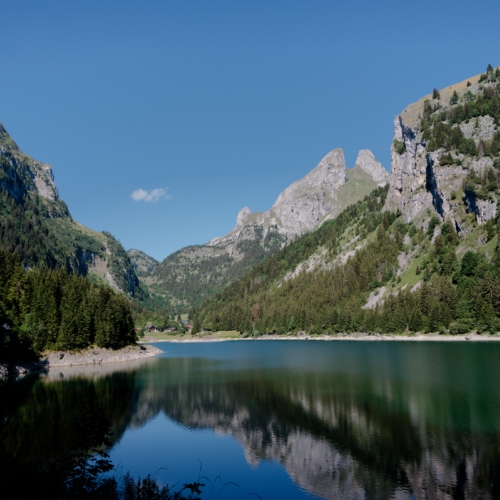 Lac de Taney, avec au fond les Jumelles