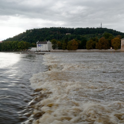 A travers la rivière Vltava