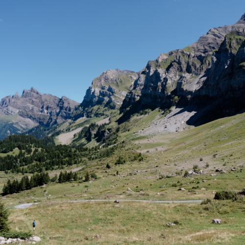 En approchant le plateau de Barme, les Dents Blanches sur la droite