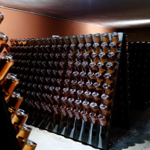 Région de Barbaresco, vin "spumante" vieillissant dans les bouteilles