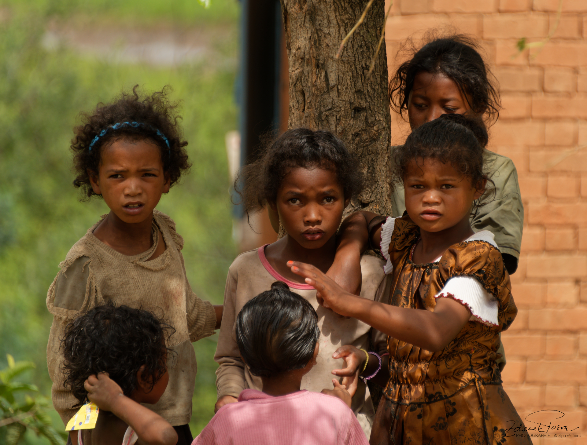 Les enfants dans un vilage