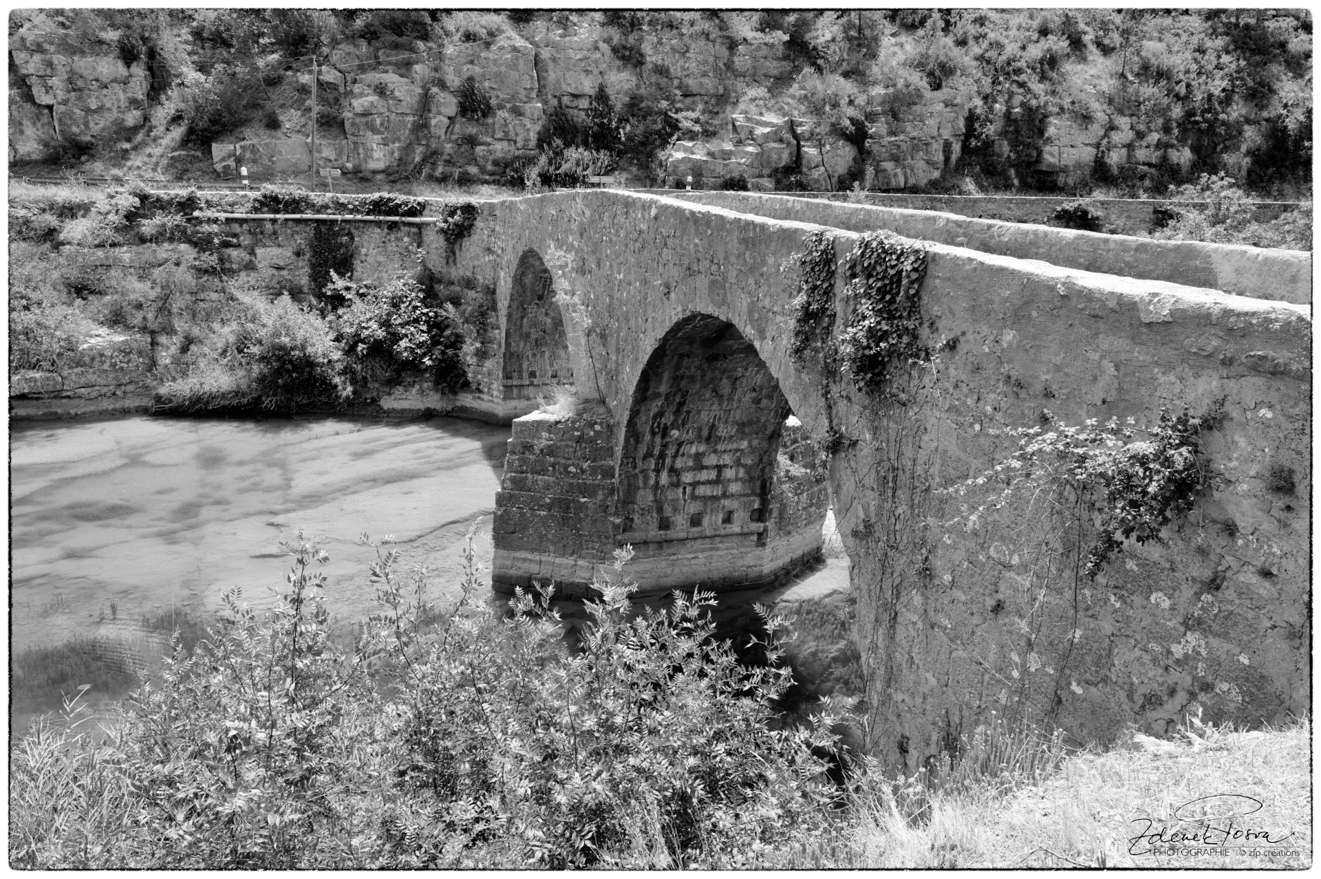 Pont de l'Alsou sur la rivière l'Orbieu, près de Lagrasse