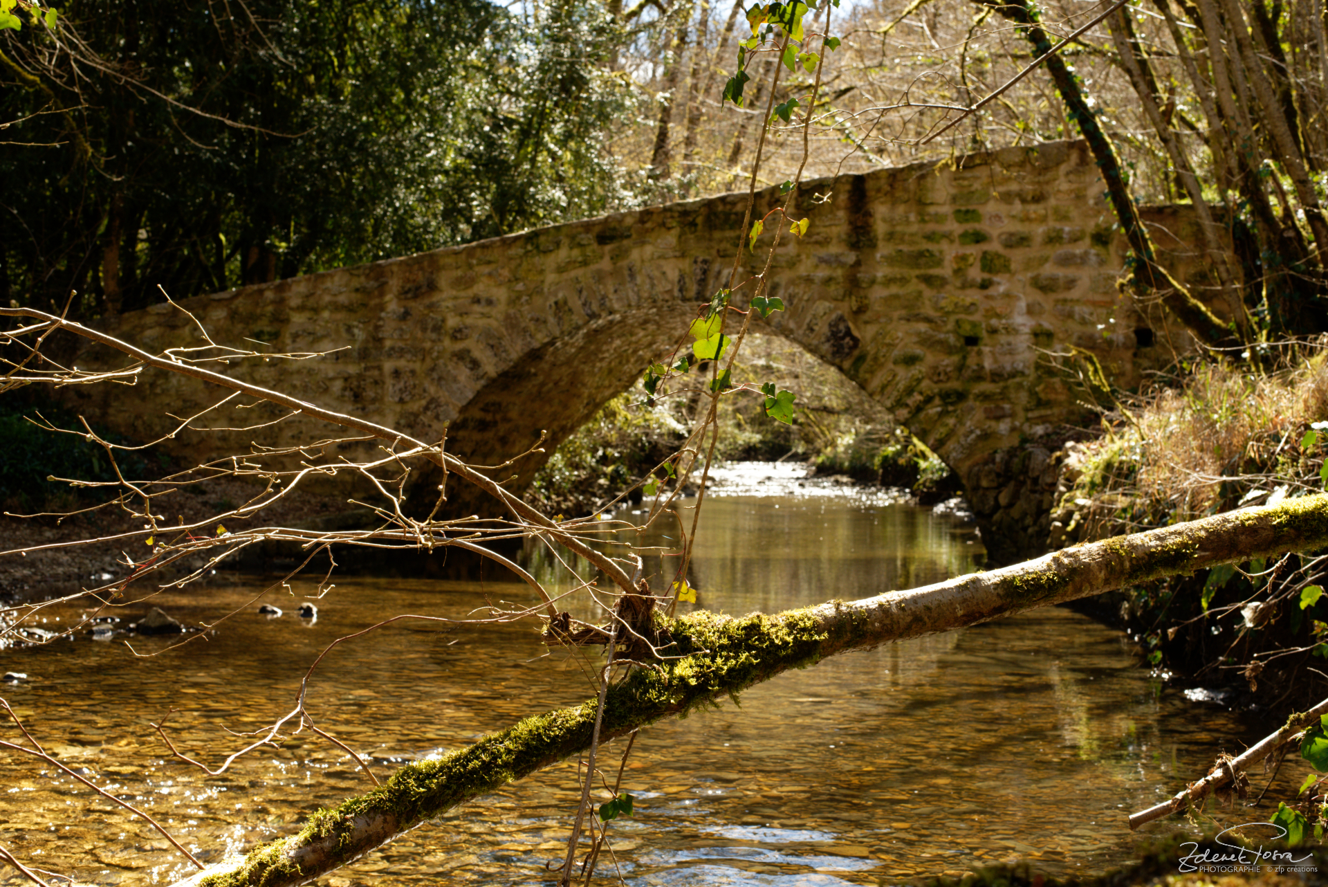 Le pont sur la rivière Alzou, vers le moulin de Tournefeuille