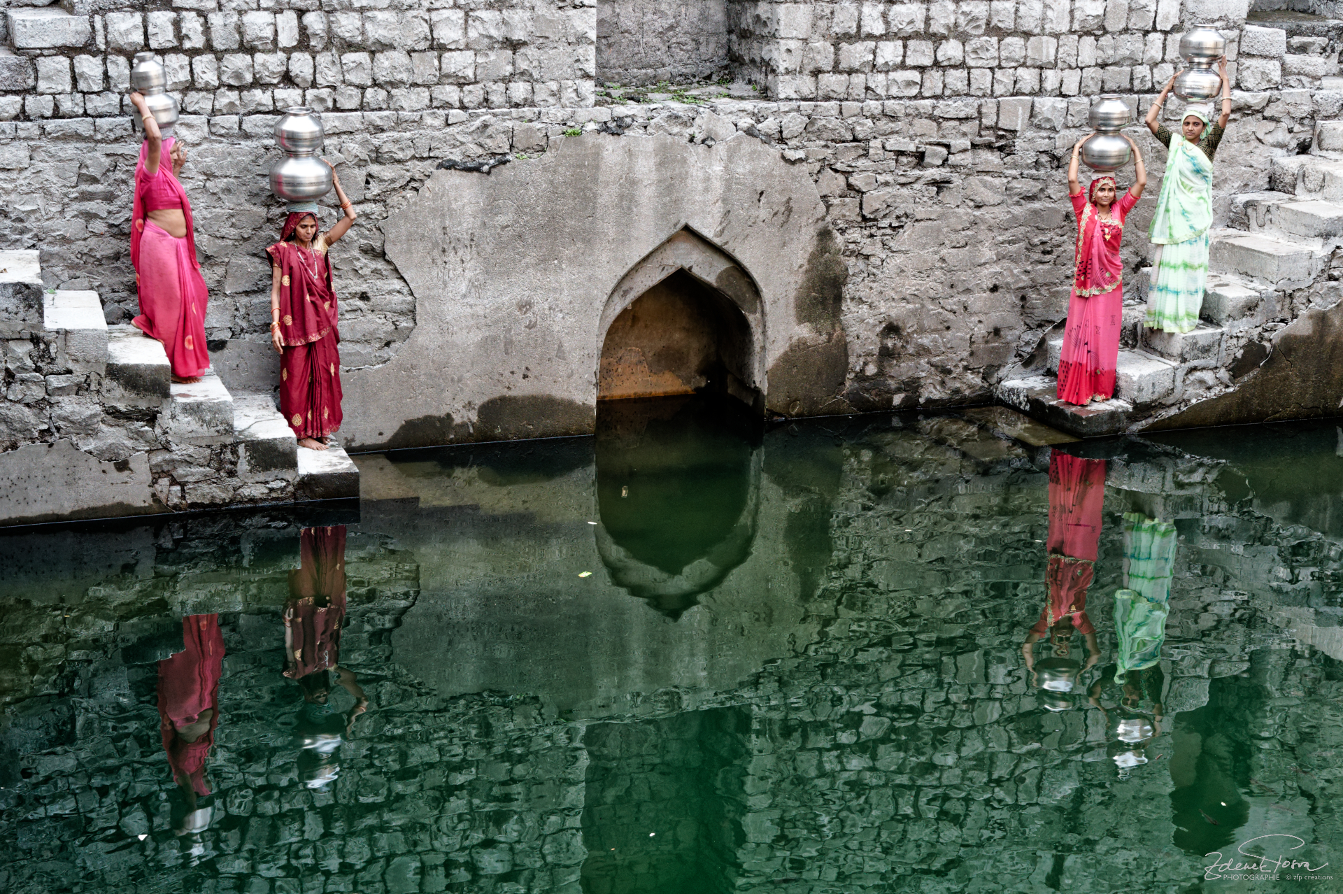 La grêce féminine dans les vestiges d'un site islamique à Mandu