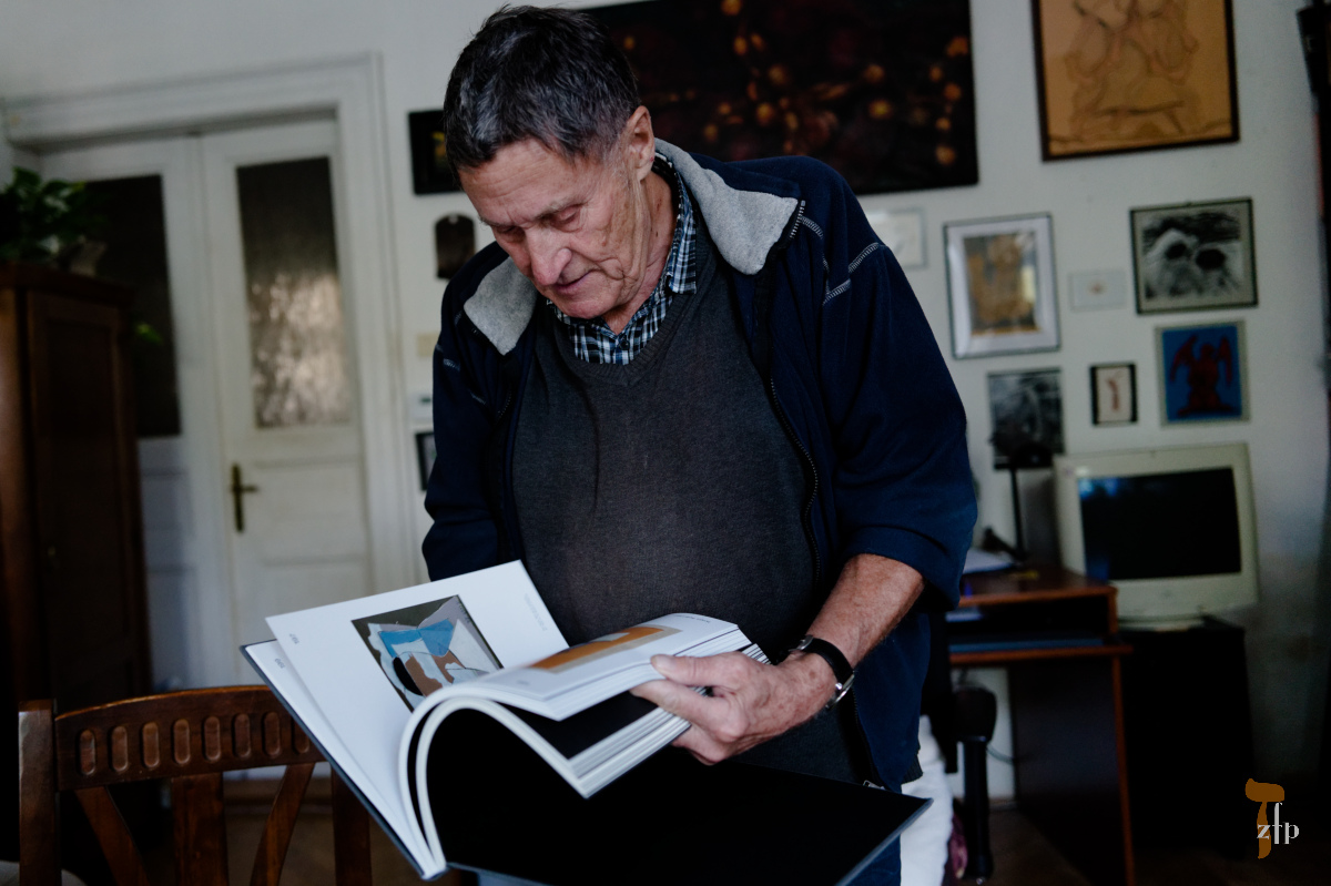 Une période de création assemblée dans un livre