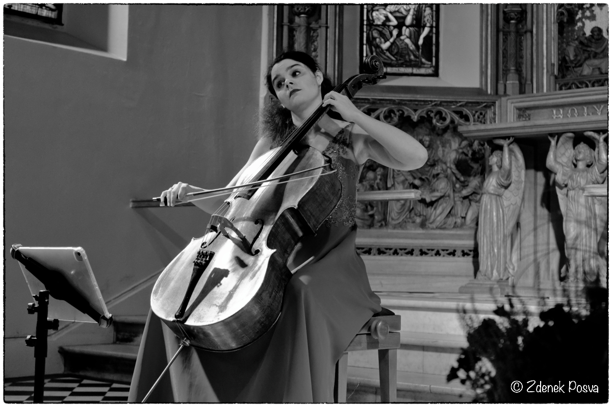 Estelle Revaz -Solo de violoncelle