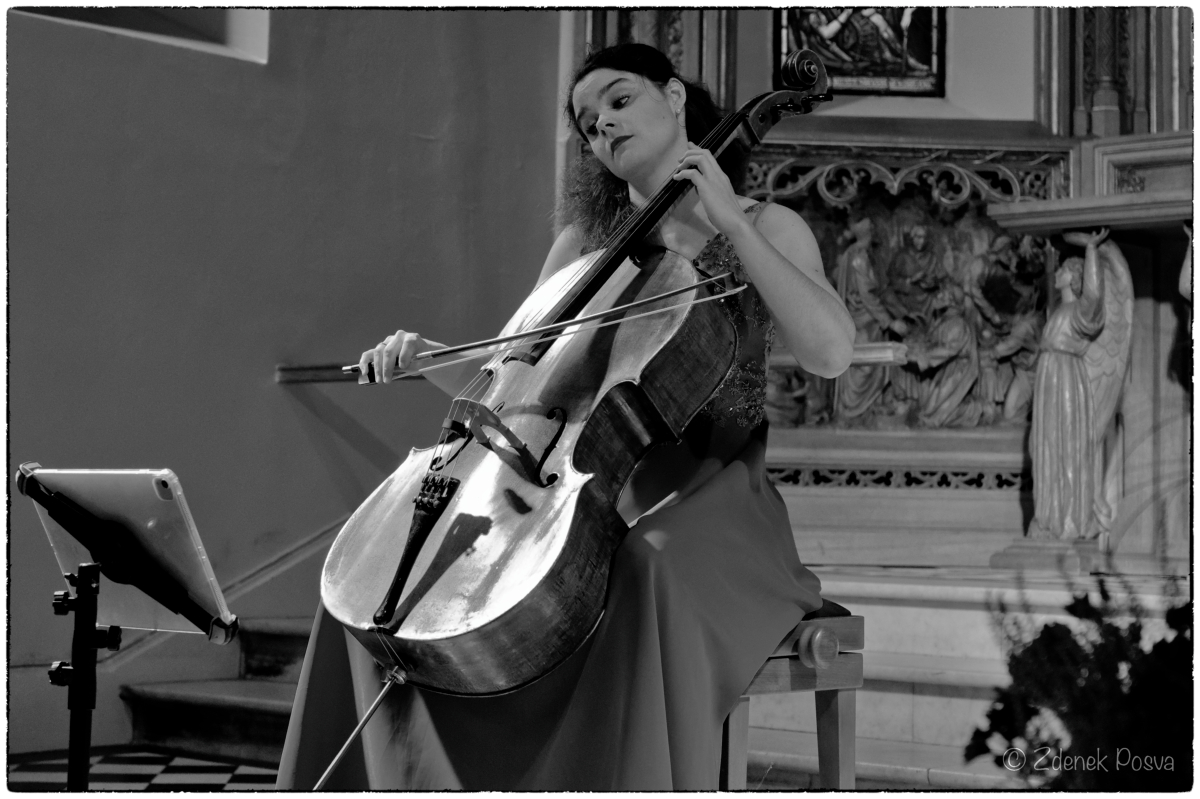 Estelle Revaz -Solo de violoncelle