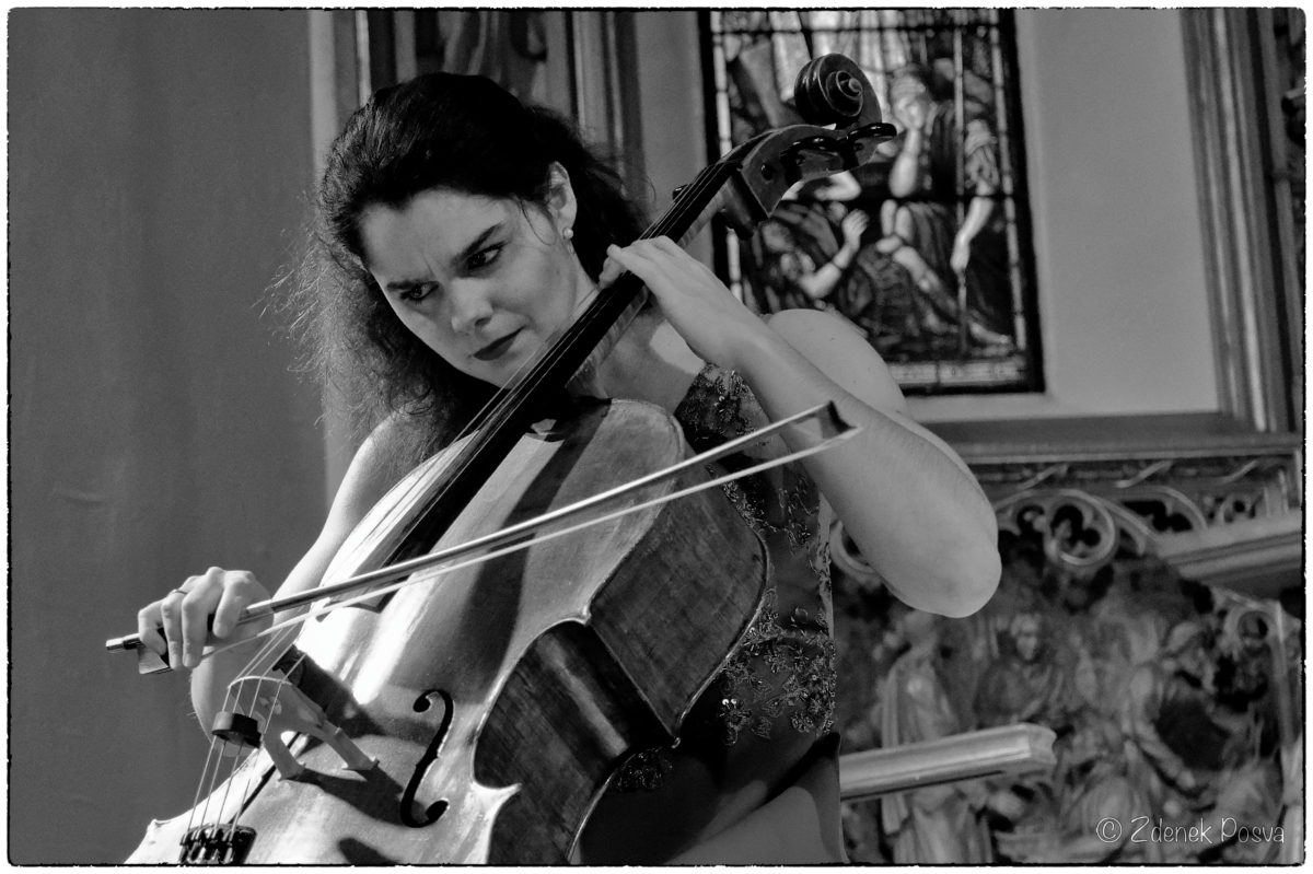 Estelle Revaz -Solo de violoncelle