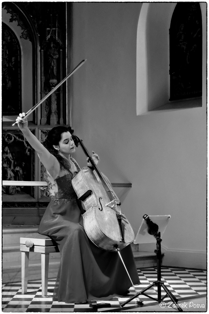 Estelle Revaz -Solo de violoncelle