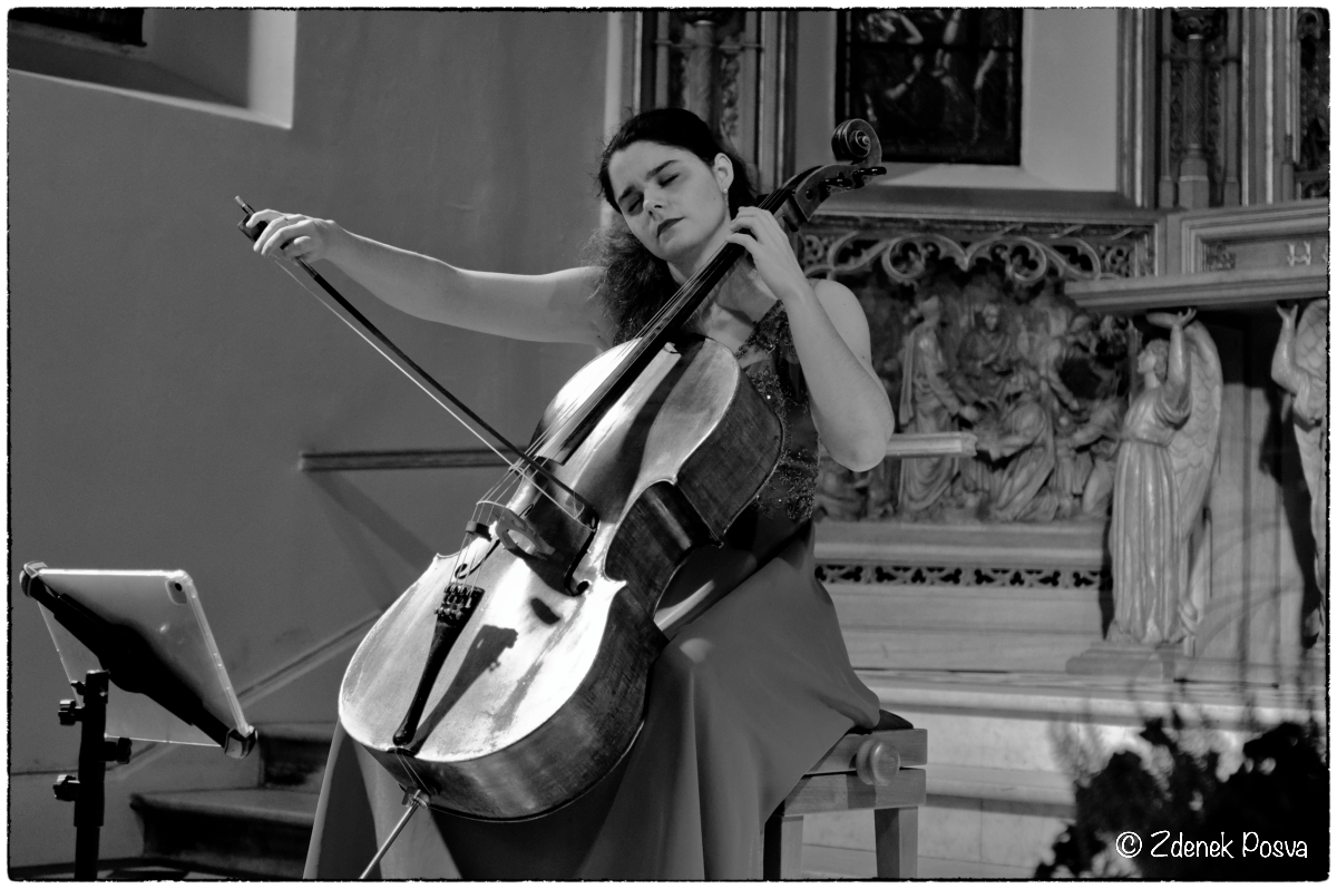 Estelle Revaz -Solo de violoncelle