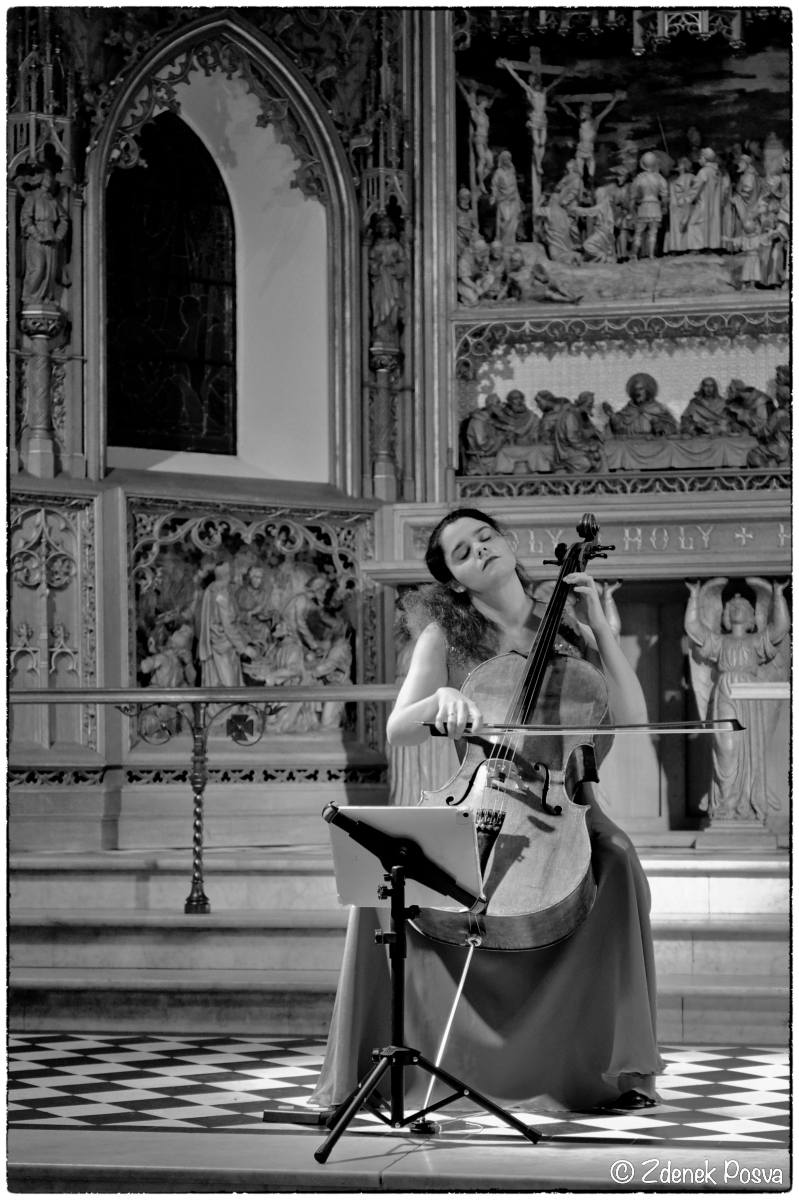 Estelle Revaz -Solo de violoncelle