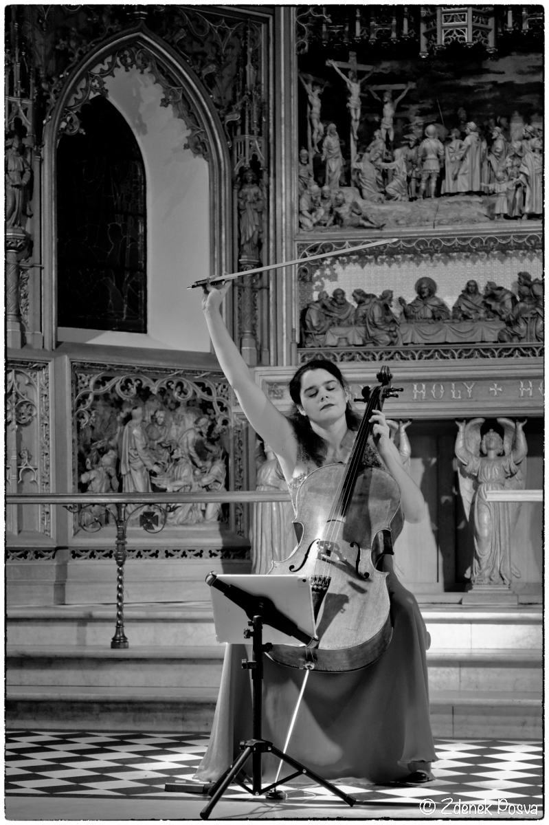 Estelle Revaz -Solo de violoncelle
