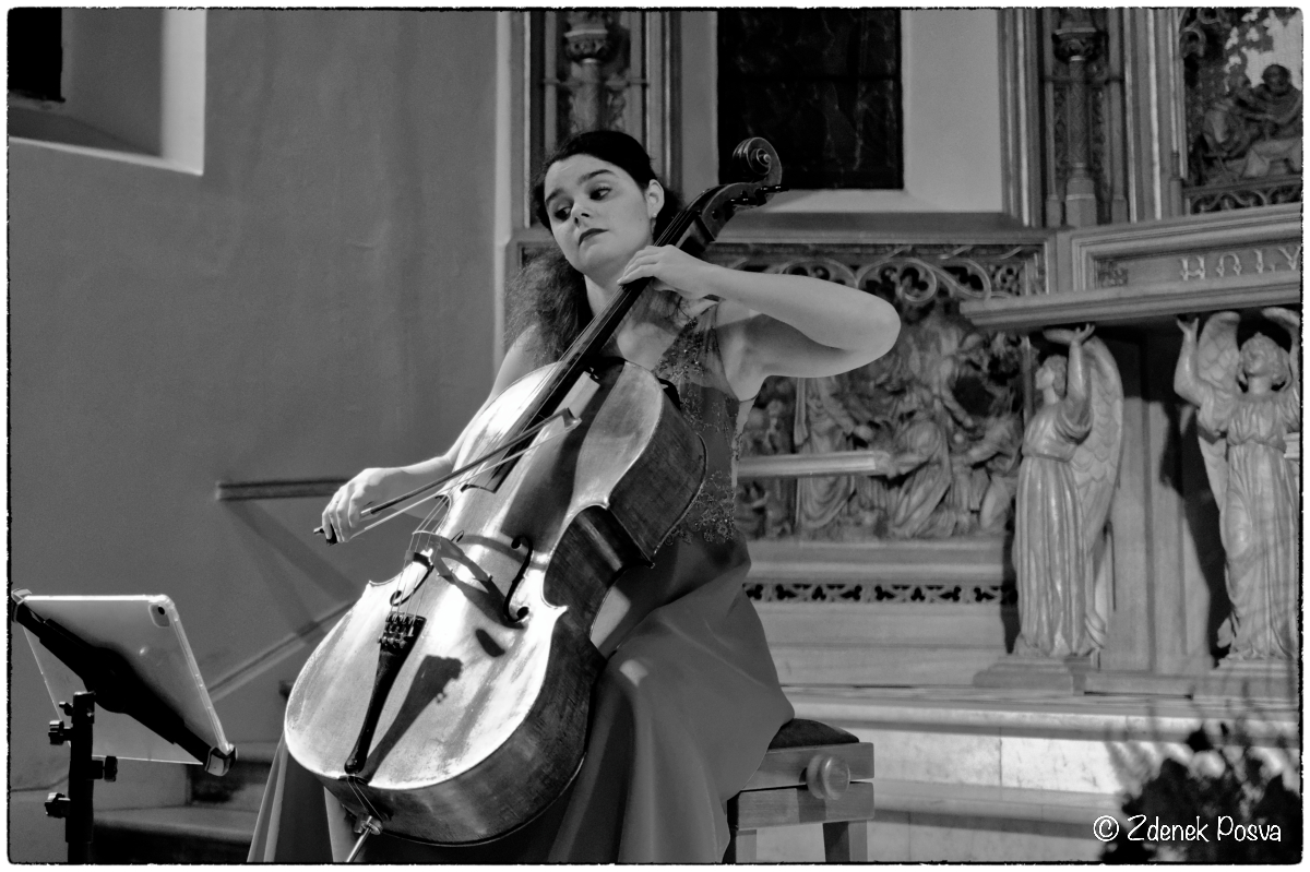Estelle Revaz -Solo de violoncelle