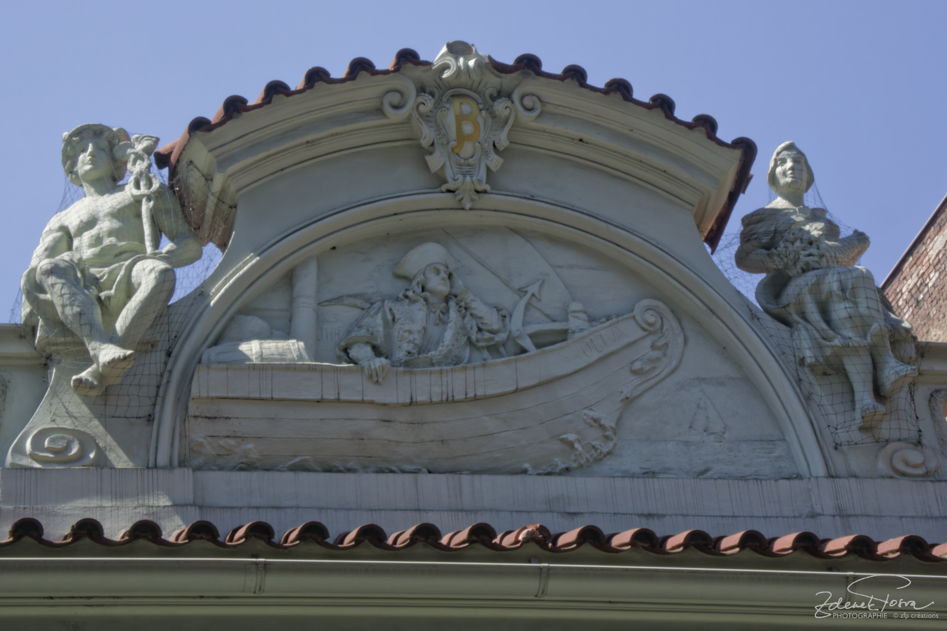 La maison au Navire d'Or, dans la rue 
