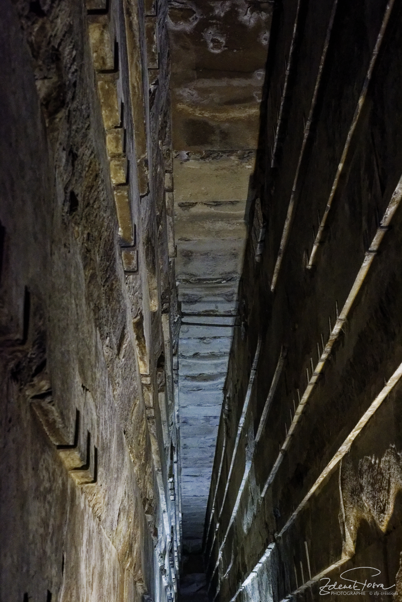 Dans la Grande pyramide