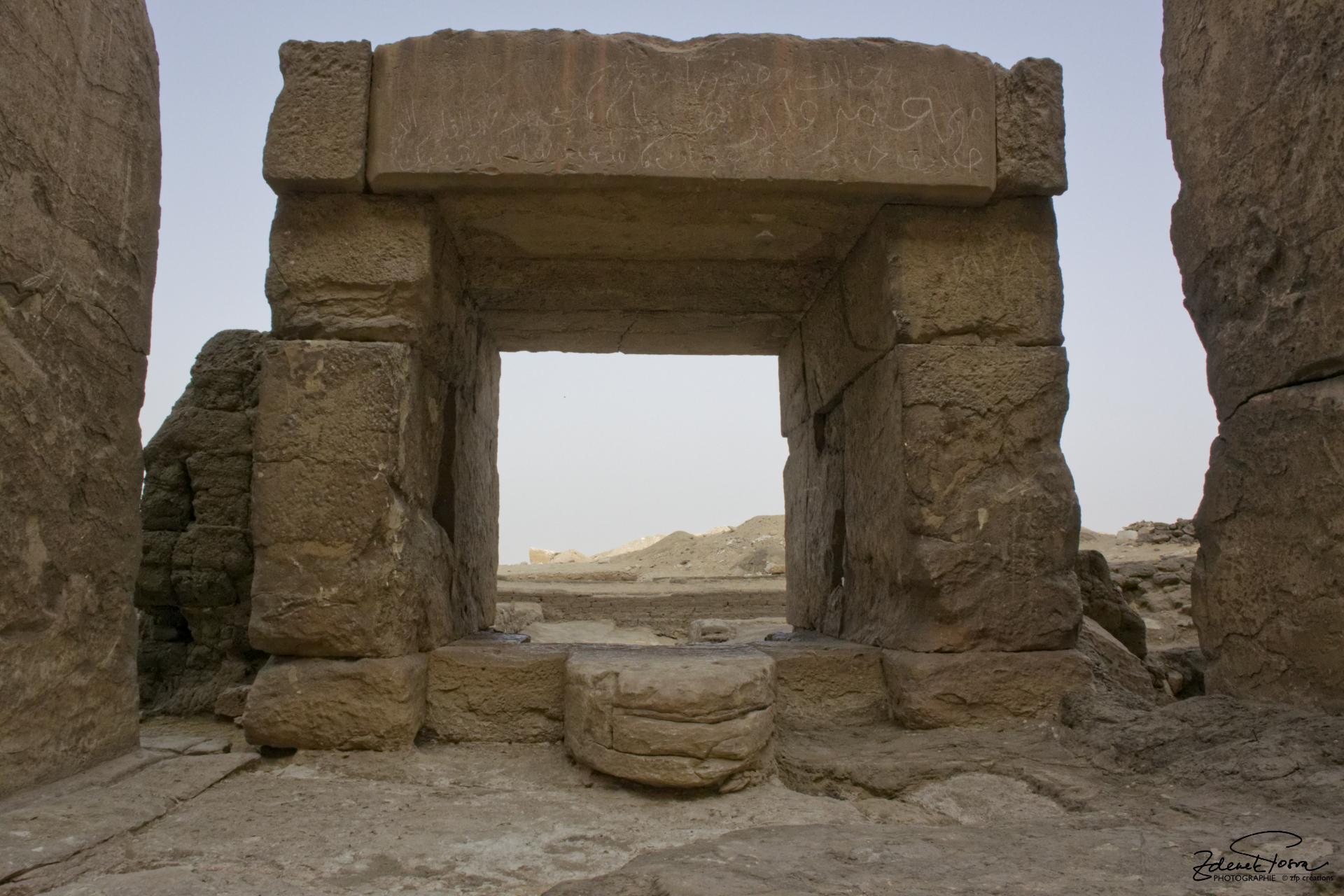 Vers la pyramide rhomboédrique