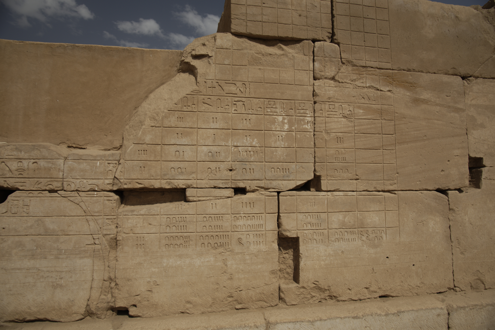 Le temple de Luxor, les panneaux de calcul