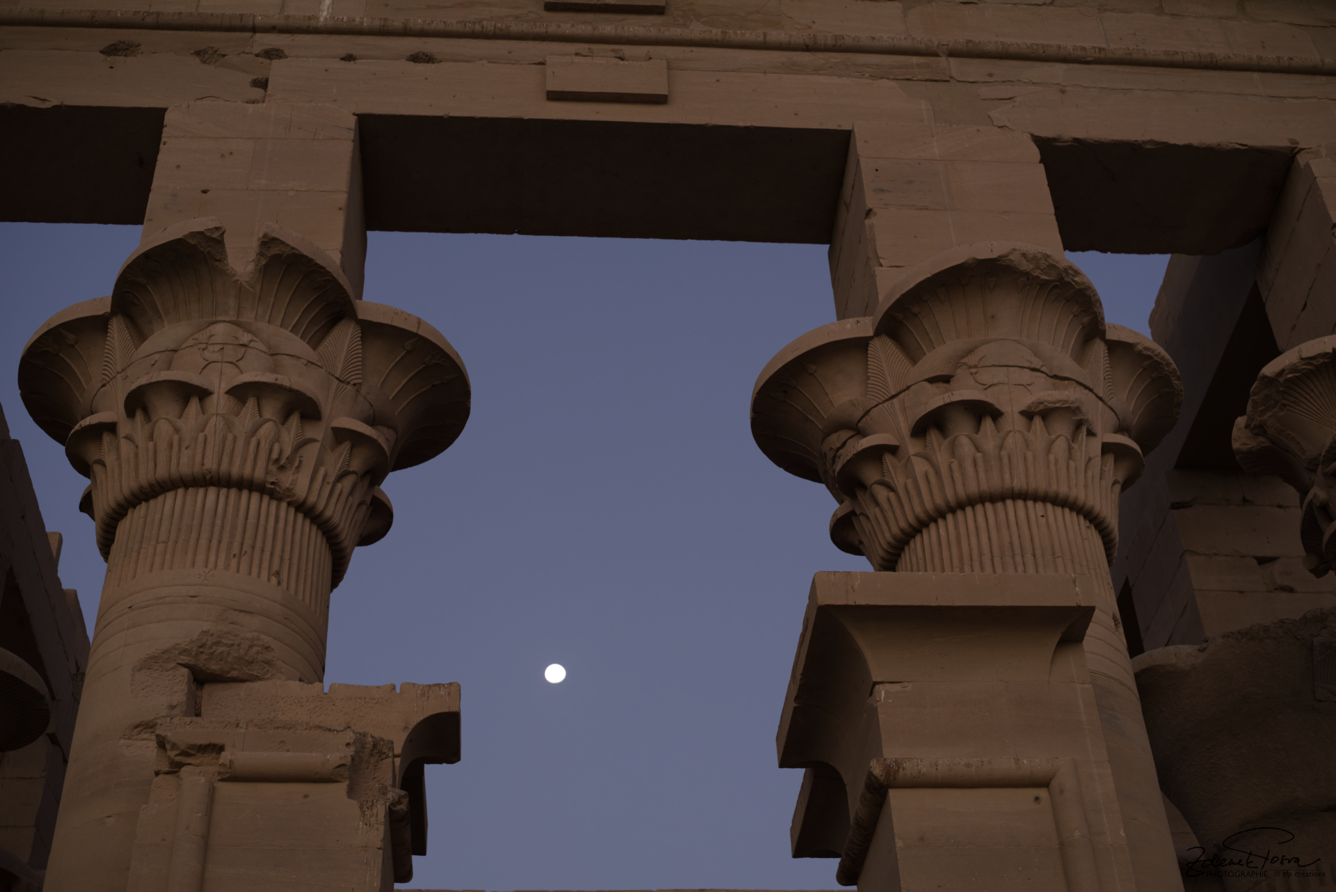 Le temple de Philae au lever du soleil