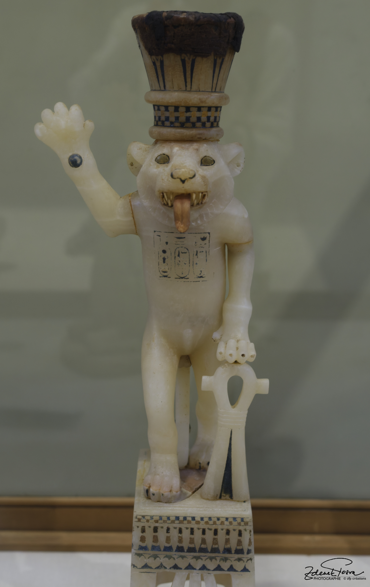 Une statuette en albâtre