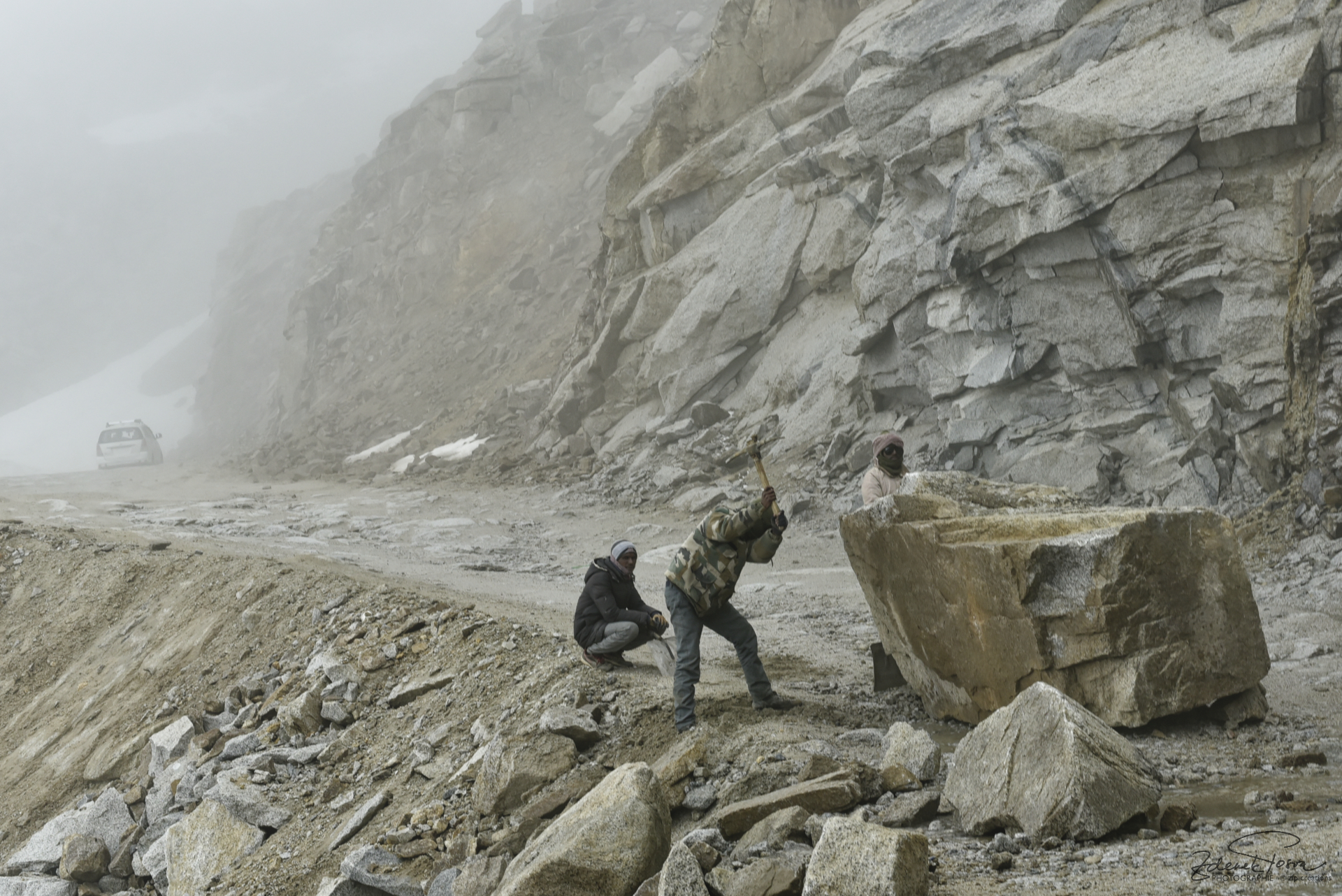 Des traveaux routiers vers le col Khardong-La