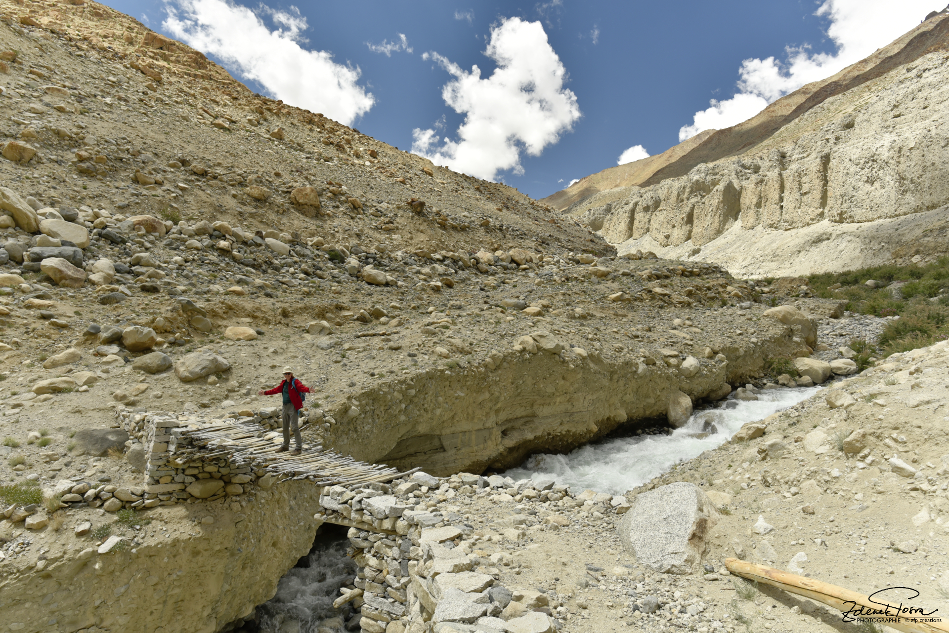 Le village Hundar Dog