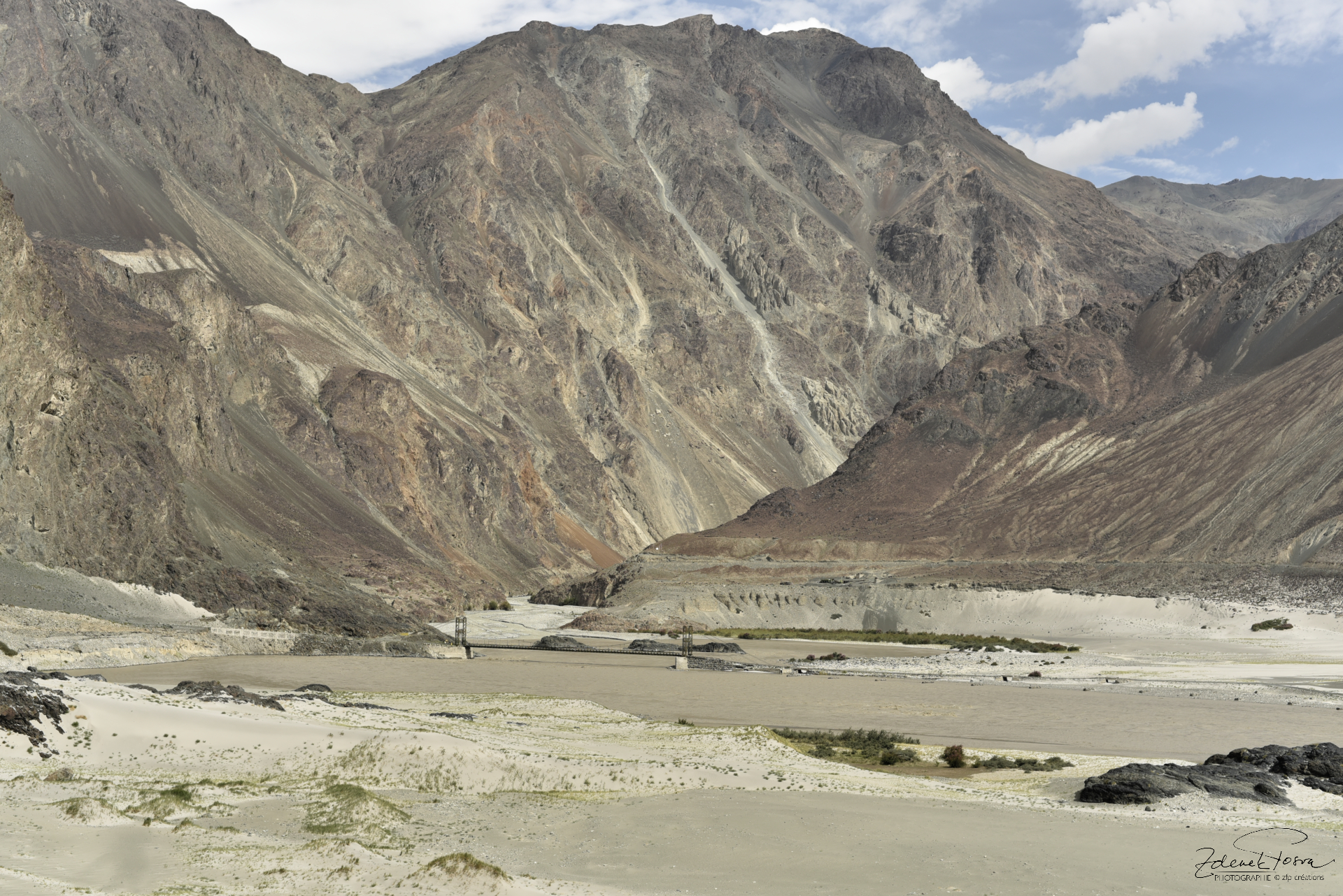 La route vers le village de Turtuk et le pont suspendu Durga