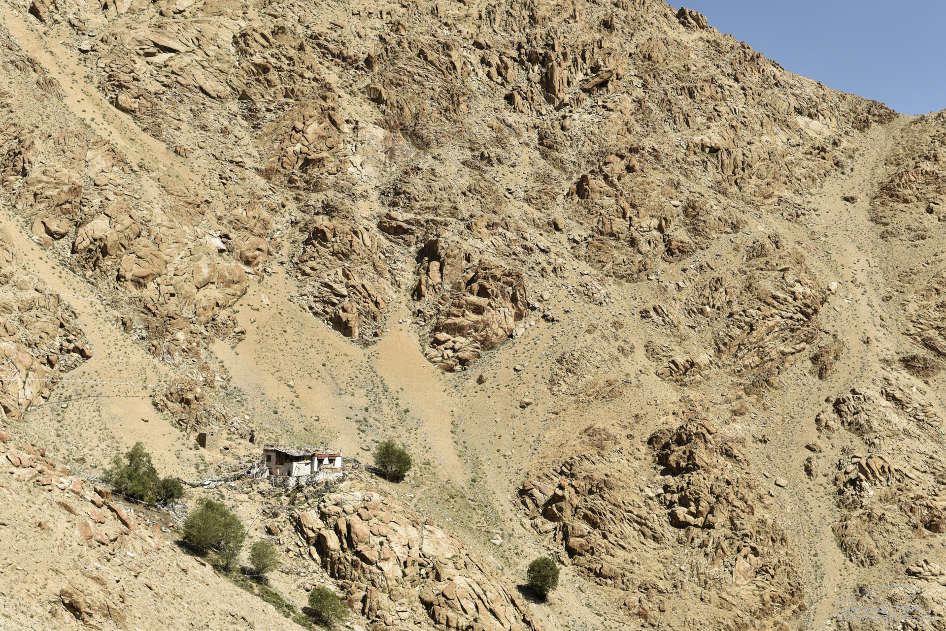 La maison d'un Yogi sur les hauteurs de Sakti