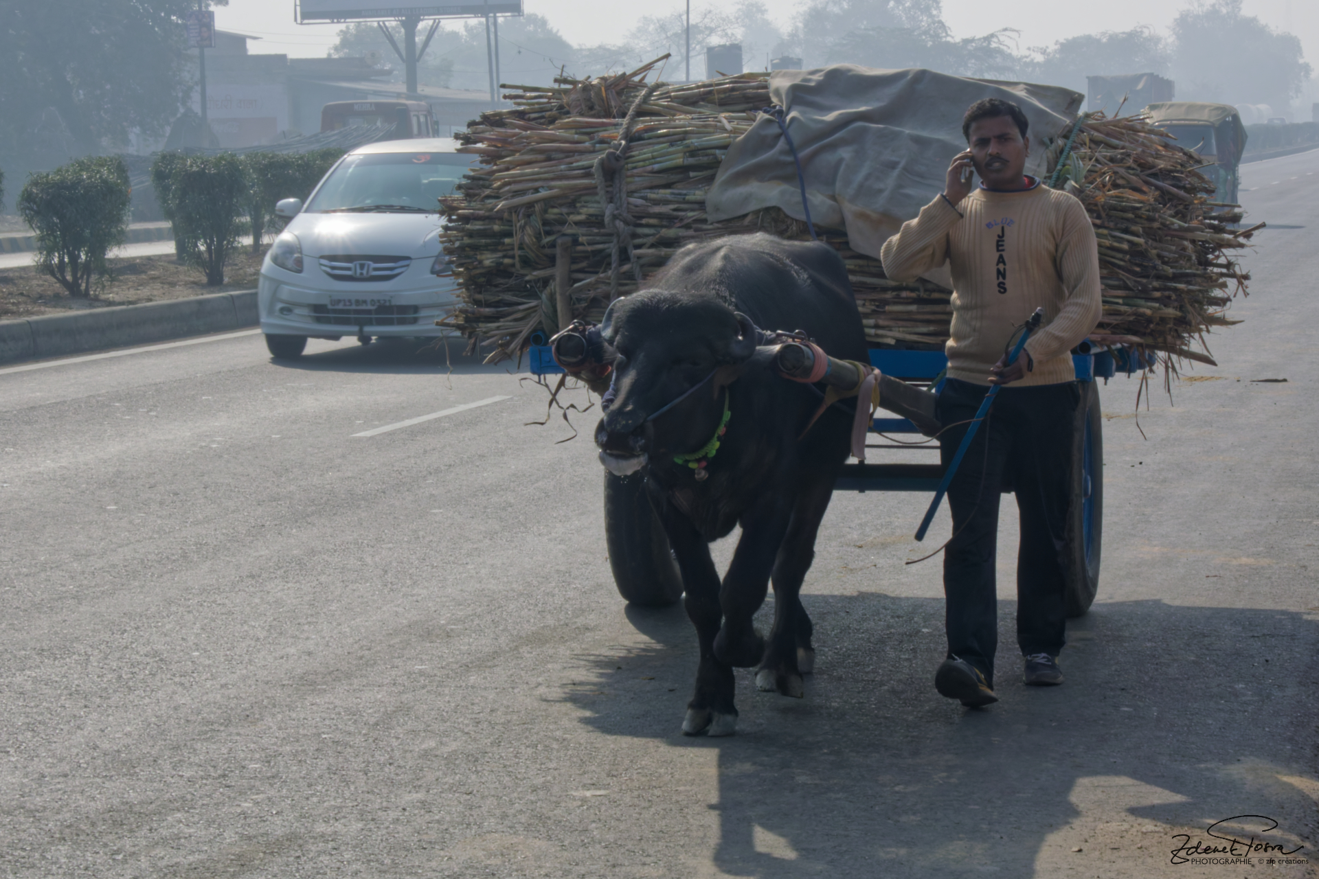 Sur l'autouroute au nord de Delhi