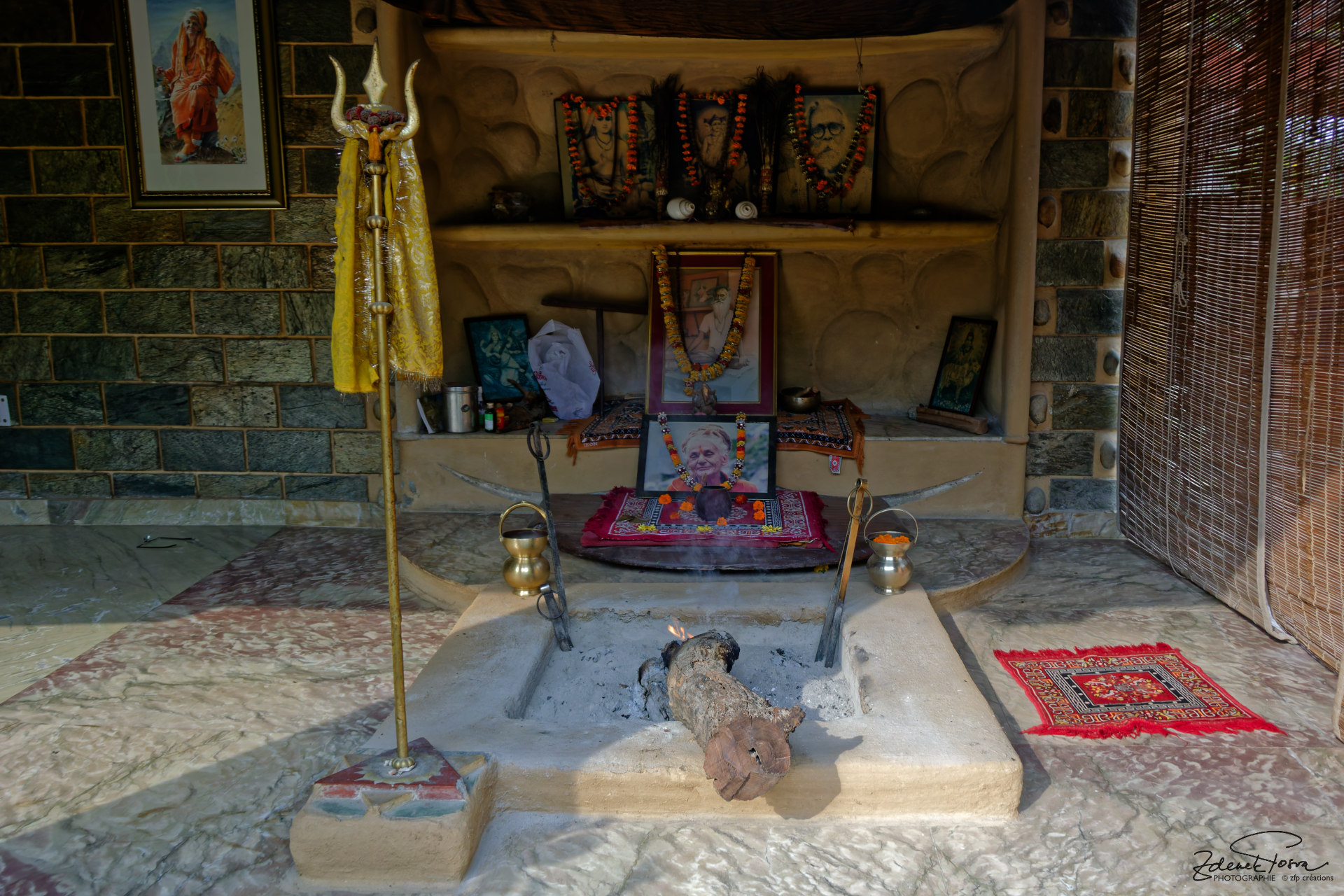 Le feu sacré à Santosh Puri Ashram, Haridwahr