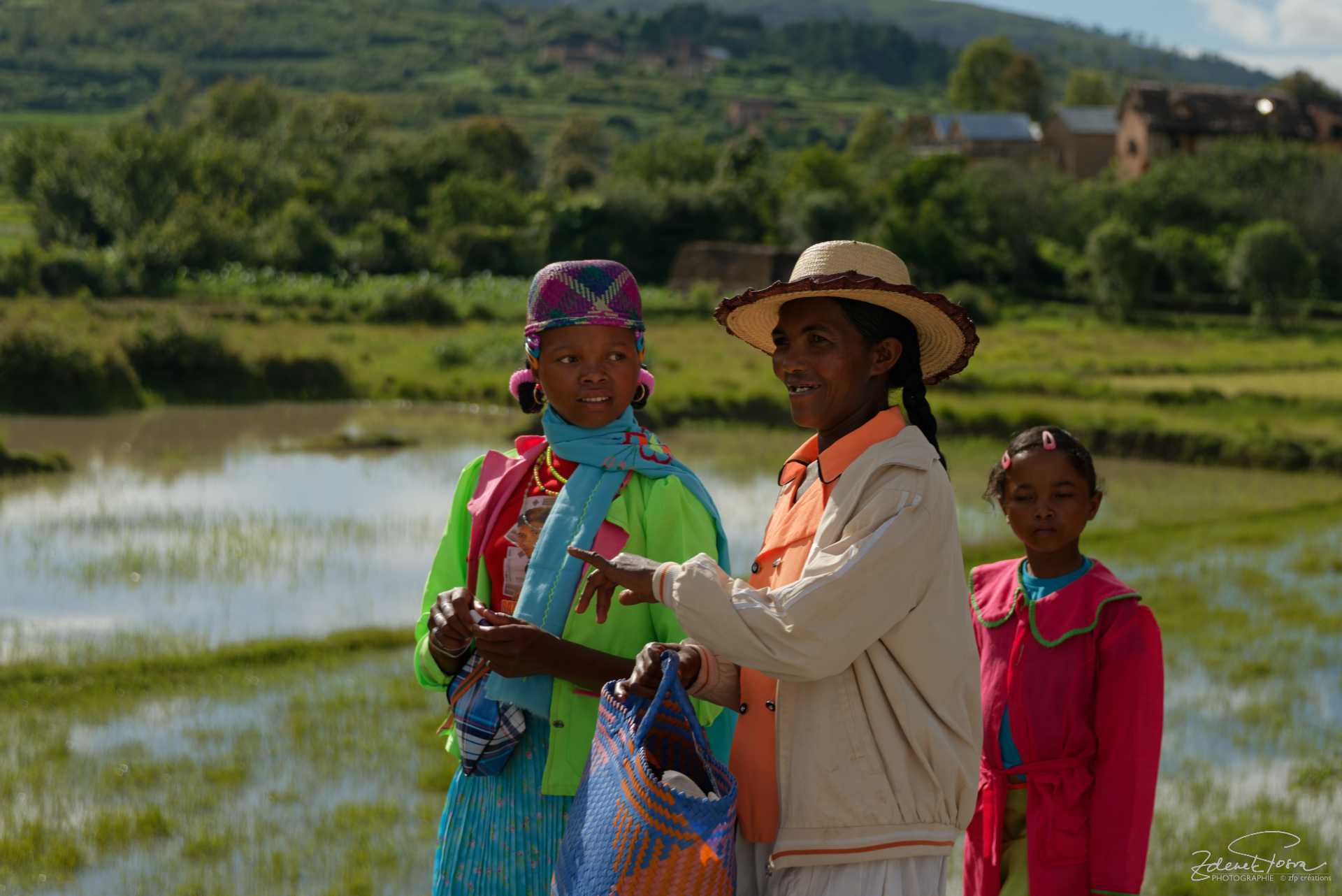 A la sortie de l'église