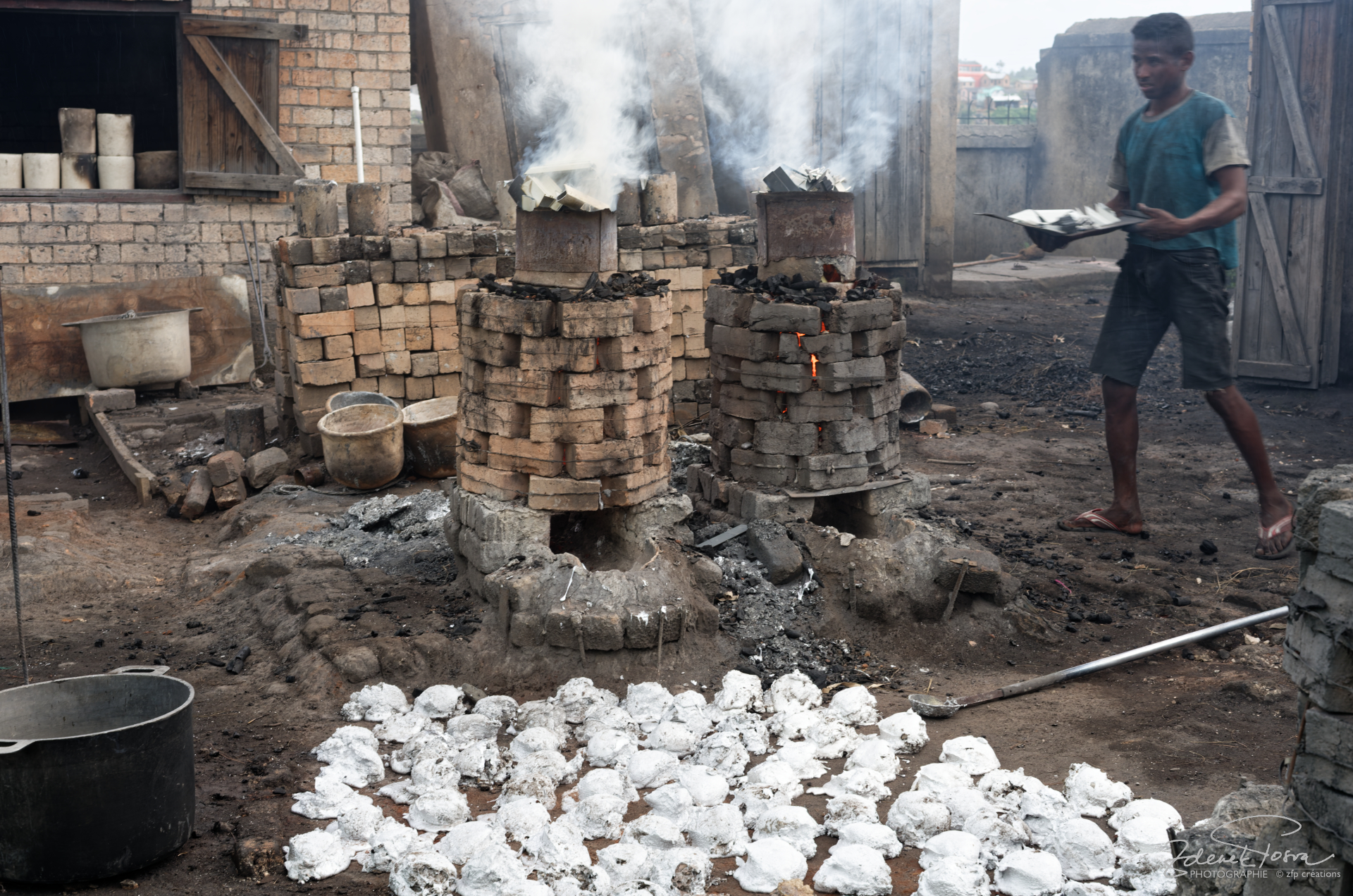 La fabrication des ustenciles de cuisine à partir de l'aluminium récupéré