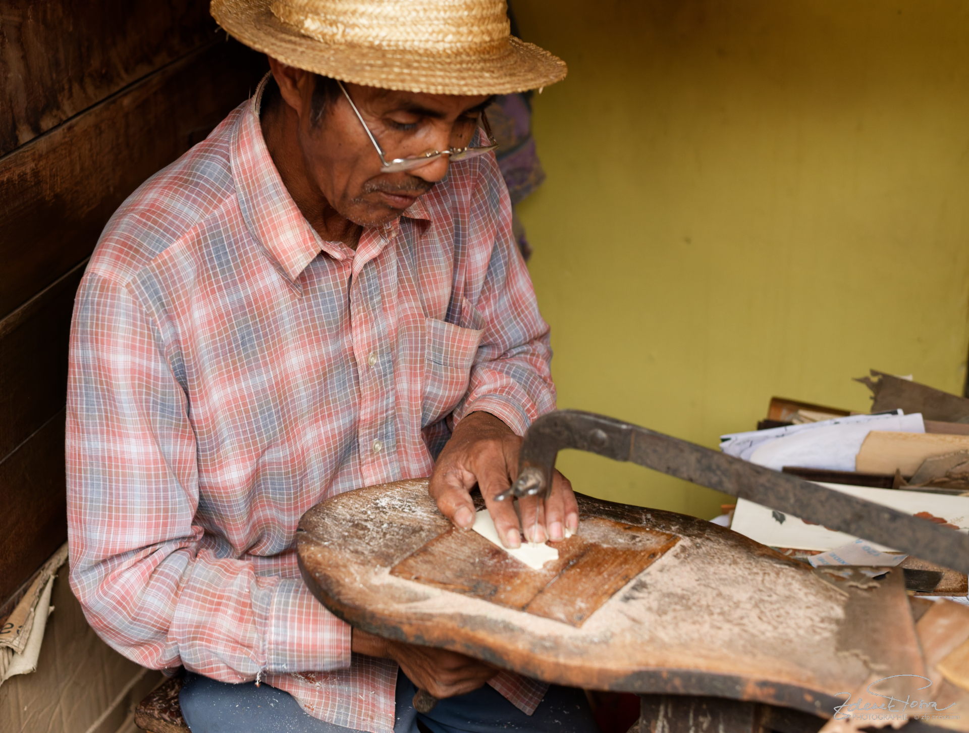 L'artisan de petits objets en bois