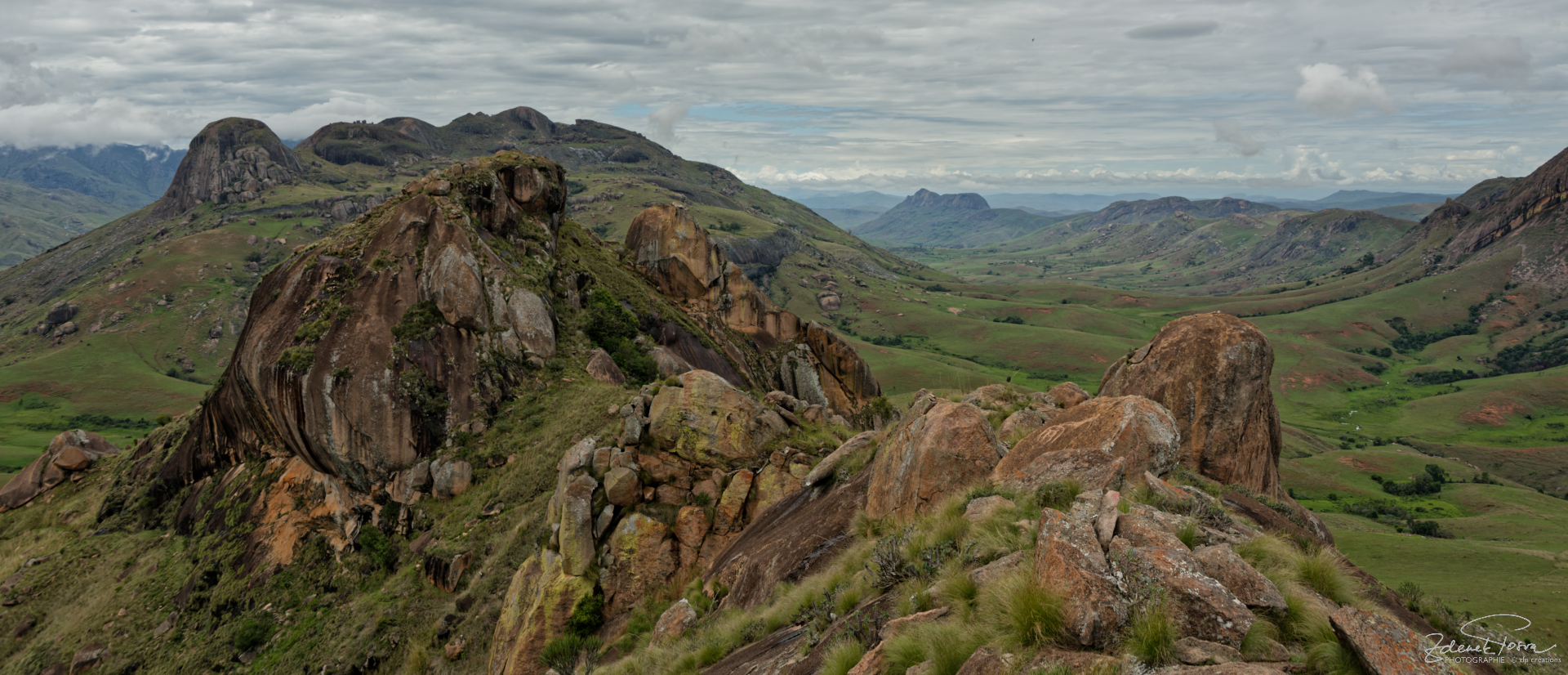 Les montagnes au-dessus du camp Catta - Le Chameleon