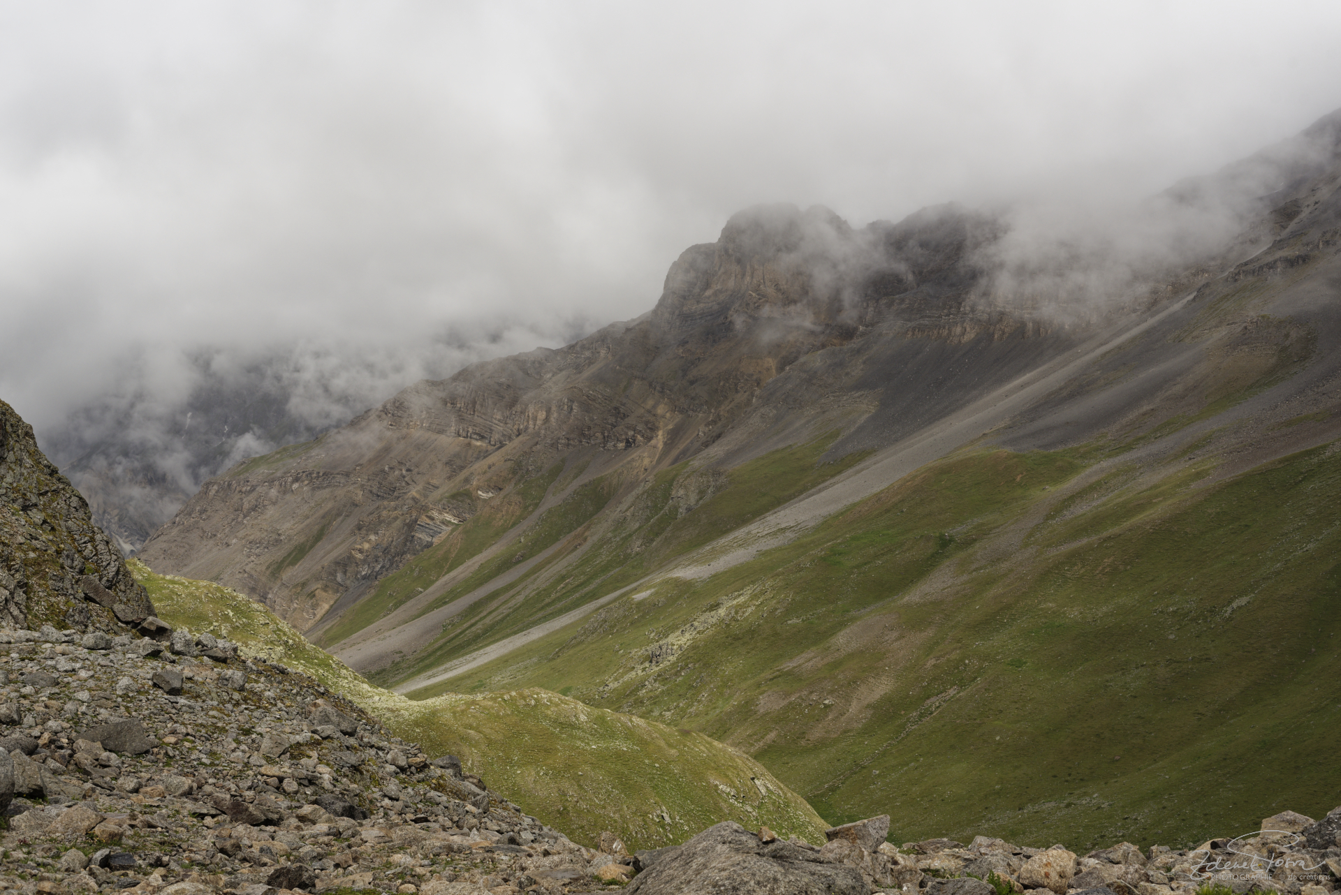 Une raide descente vers S-charl