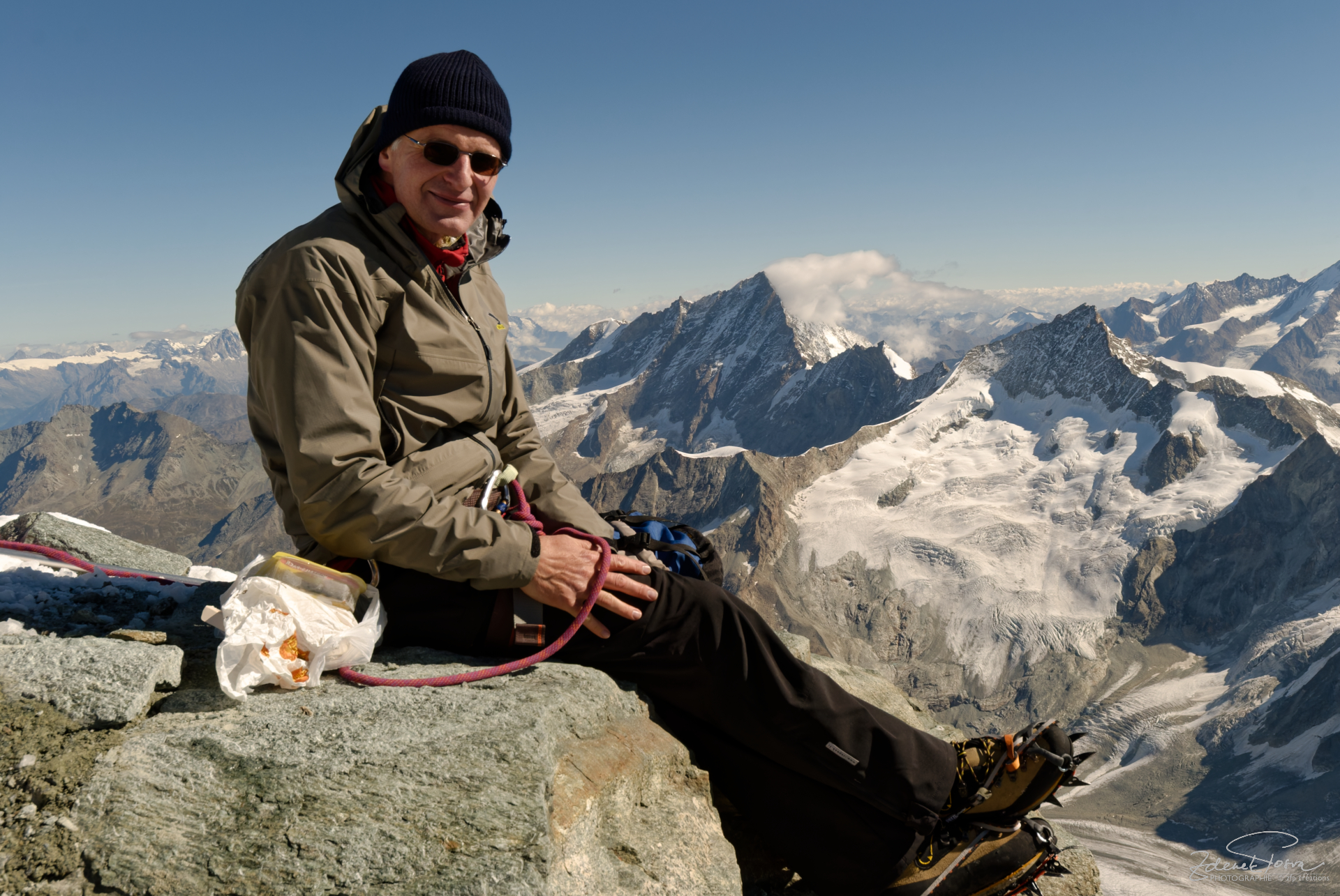 Depuis le sommet, la vue sur le Grand Cornier et la Pigne de la Lé