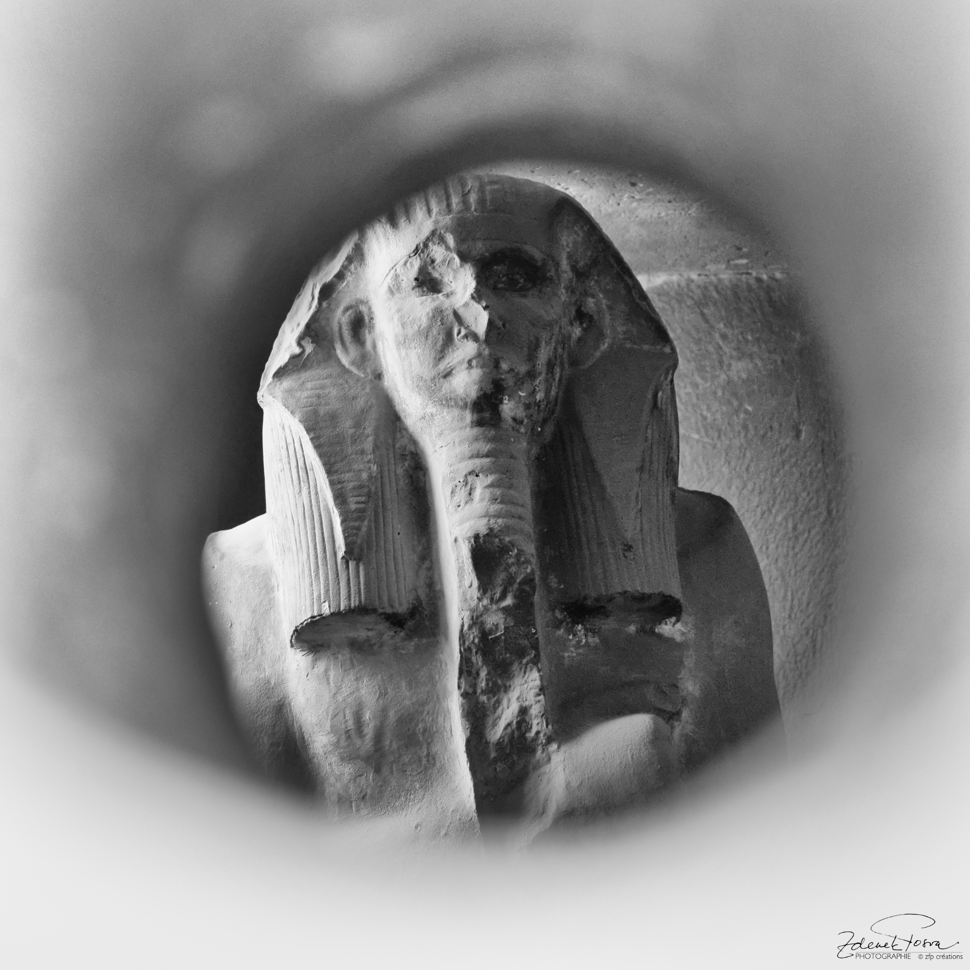 La copie de la statue deu pharaon Djeser à Saqquarah