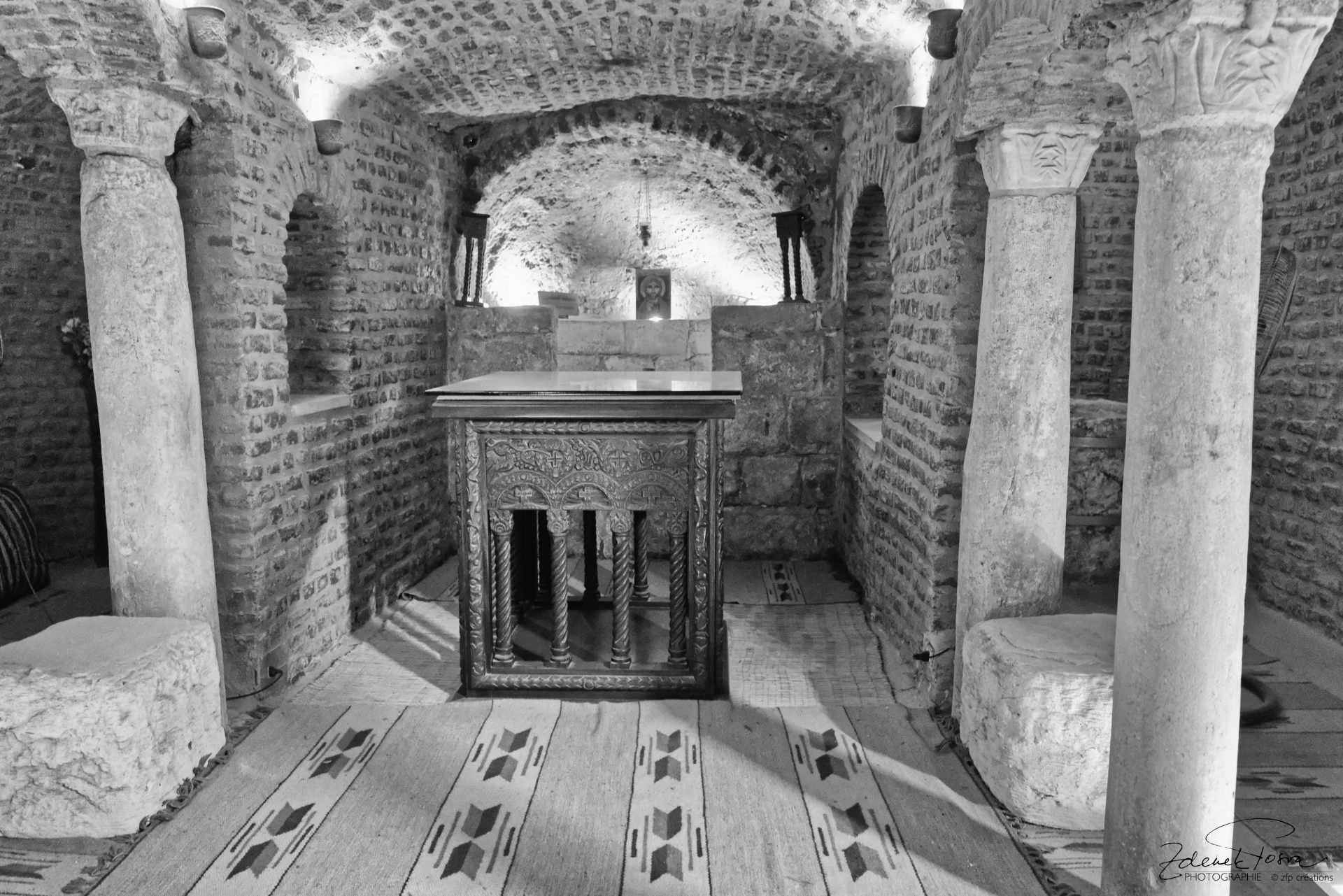 L'église des martyrs Serge et Bacchus dans la grotte,  l'endroit où la Sainte Famille, Joseph, Marie et l'enfant Jésus-Christ, se reposèrent à la fin de leur fuite en Égypte.