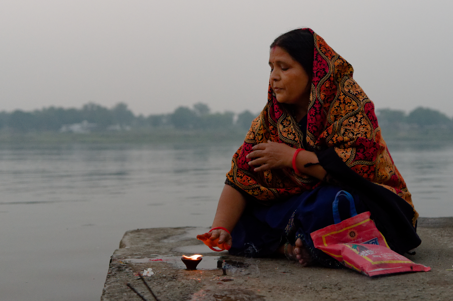 Des rituels au bord de la rivière Narmada