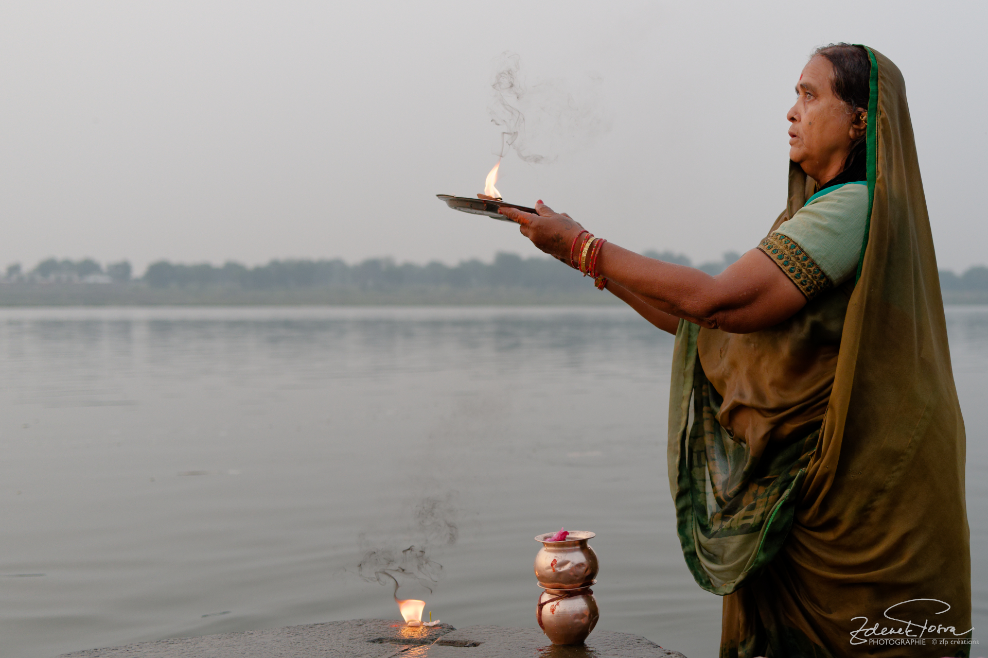 Les rituels au bord de la rivière Narmada