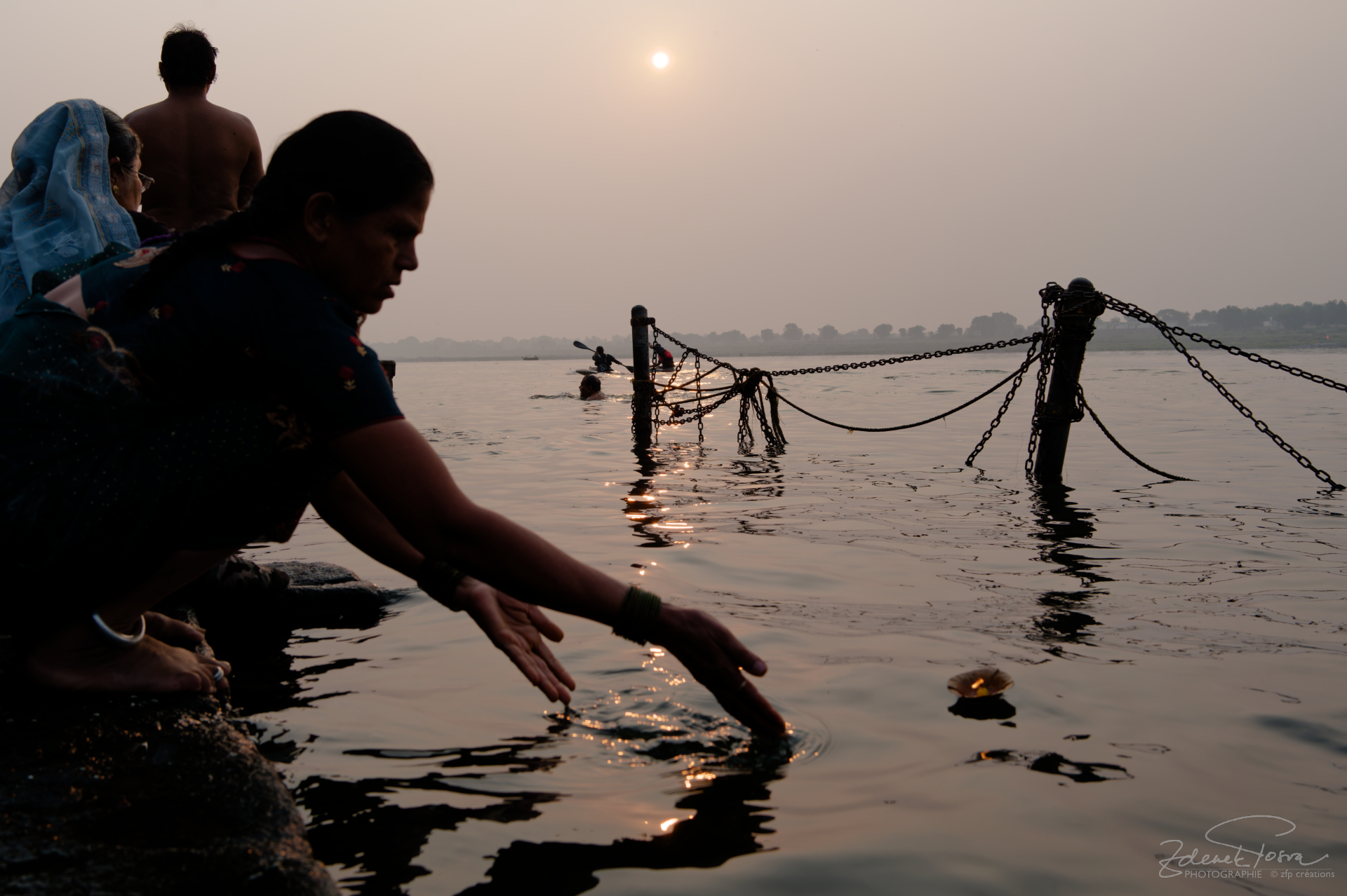 Les rituels au bord de la rivière Narmada