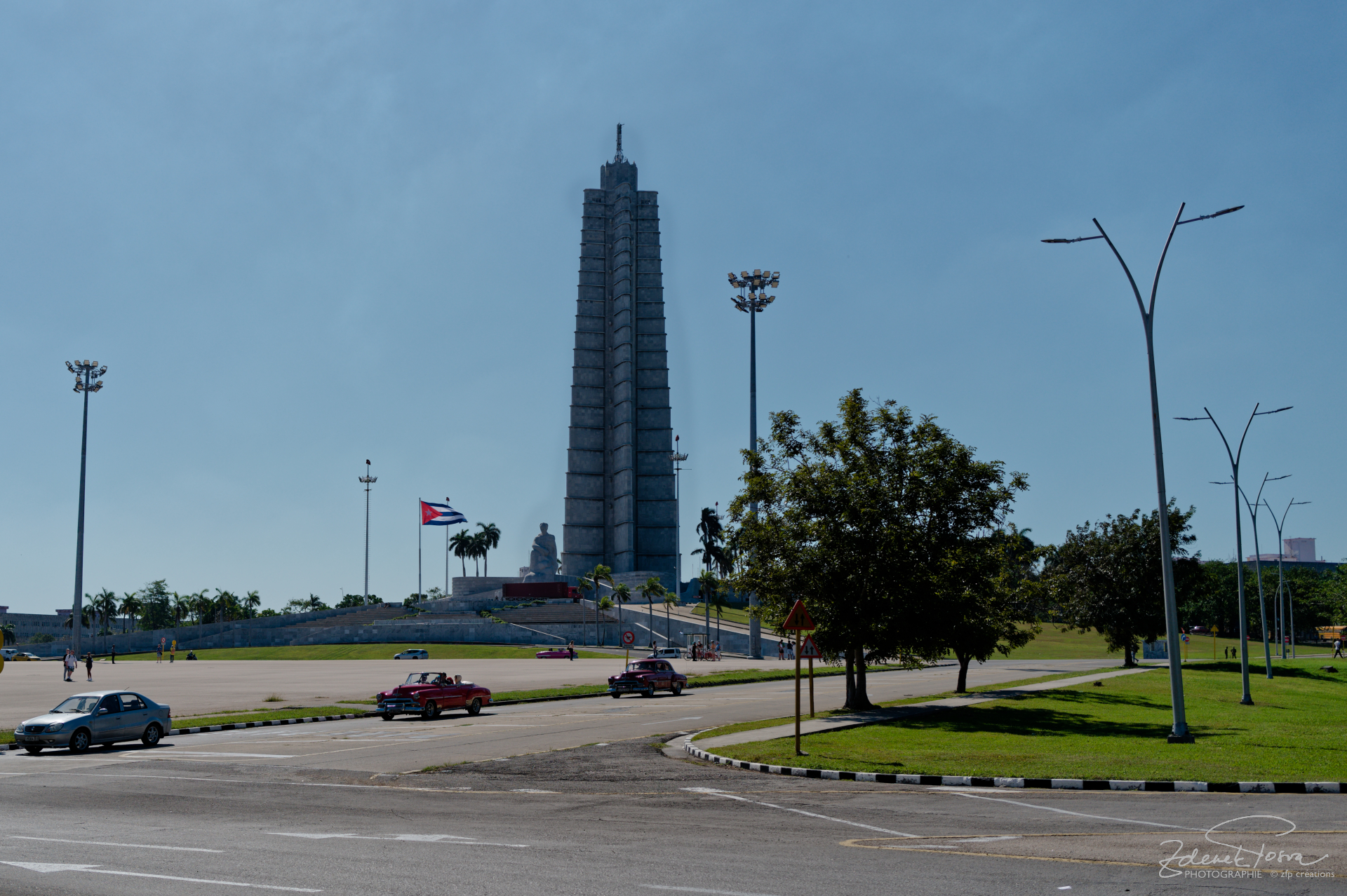 La Place de la Révolution avec la tour et le mémorial de José Martí