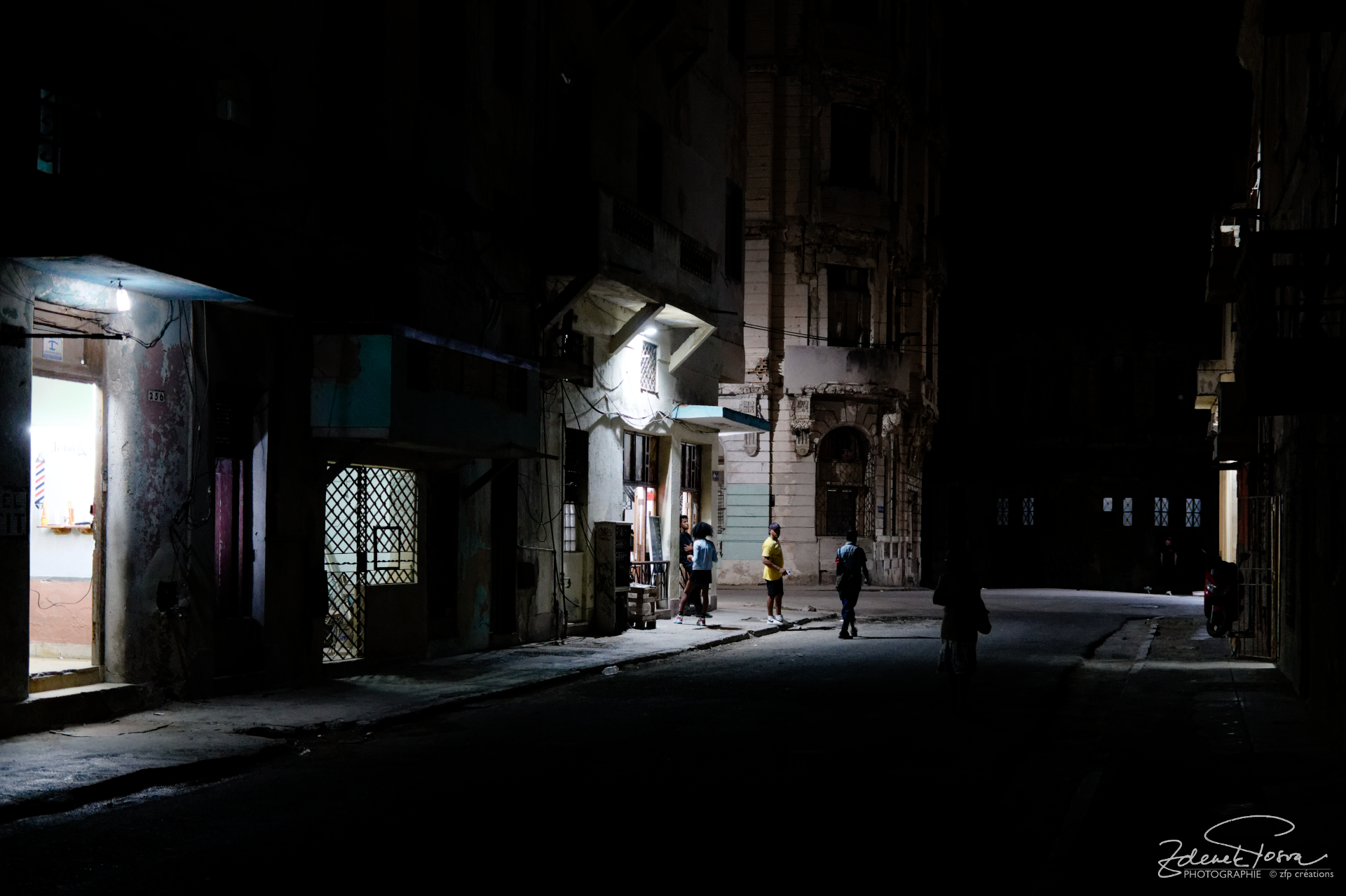 La vie nocturne à La Havane, rue Genios