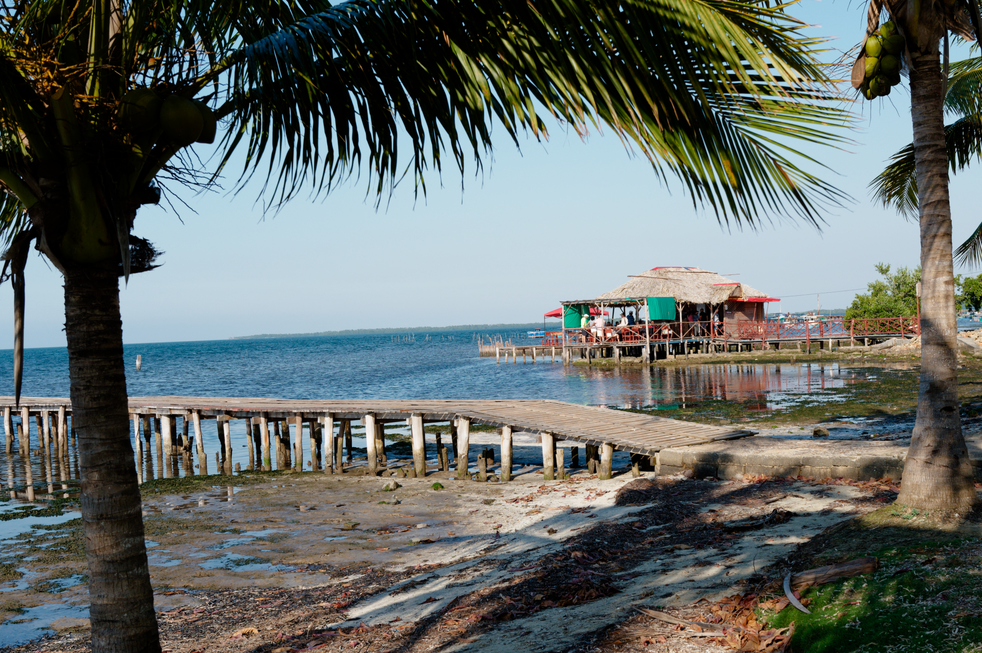 Le ponton avec son bar, Puerto Esperanza
