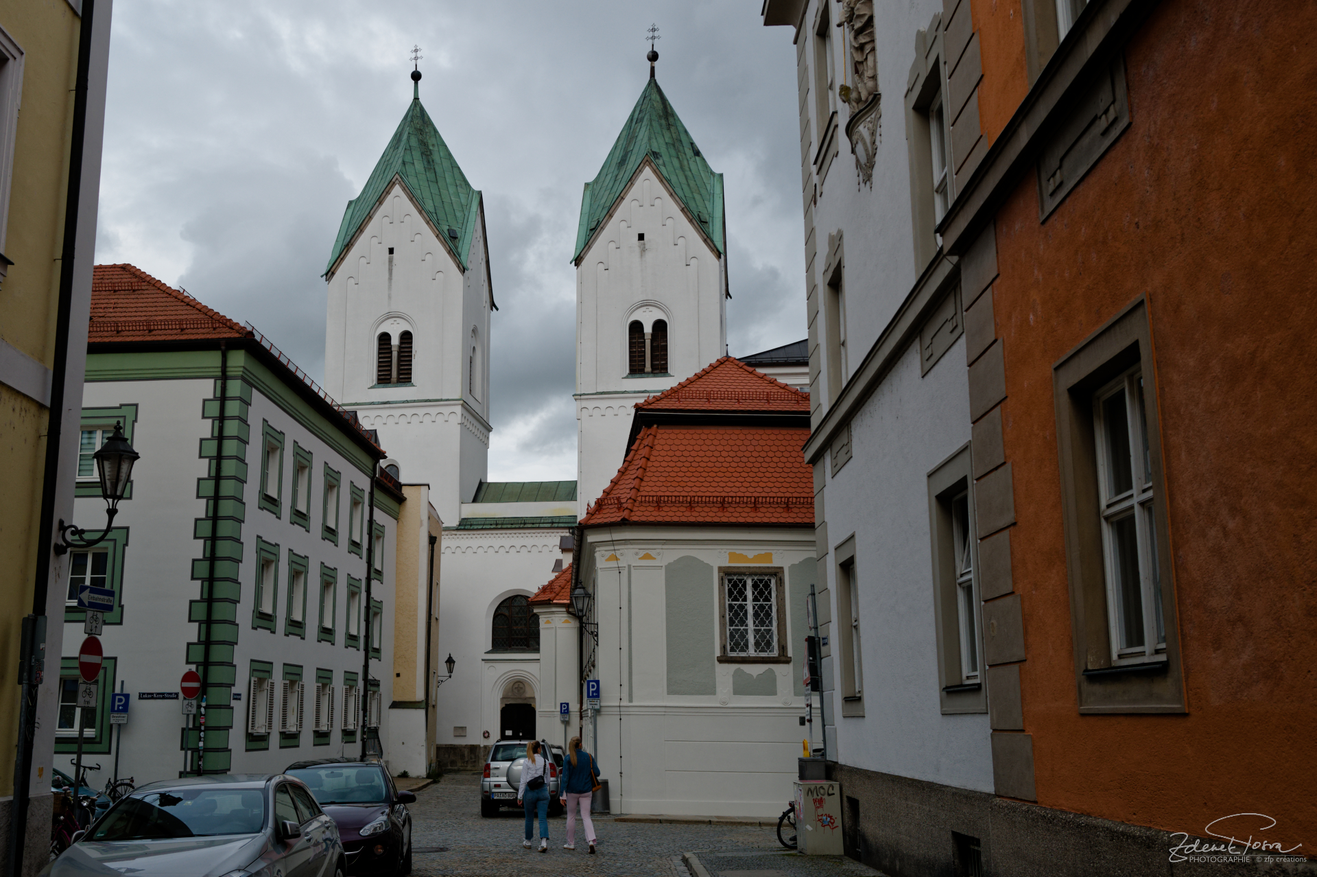Les tours de l'église du monastère Niedernburg à Passau