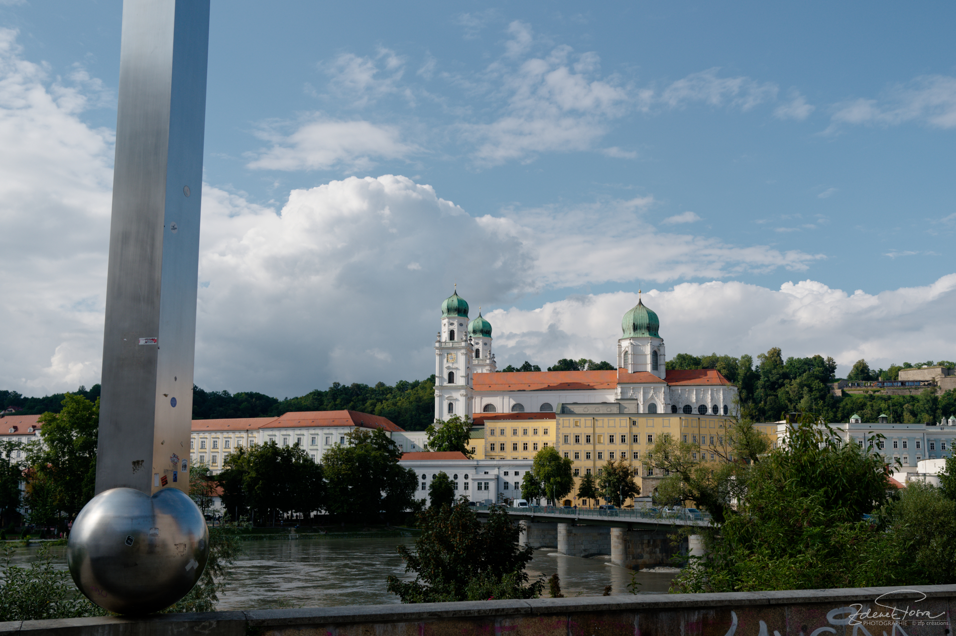 Cathédrale Saint-Étienne (Hl.Stéphanus) à Passau depuis la rivière Inn