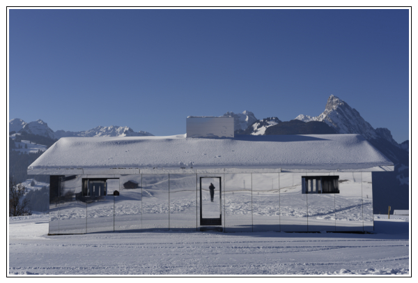 Maison en miroirs