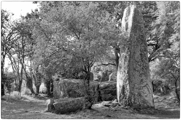 Un menhir géant de Kerzerho en Bretagne