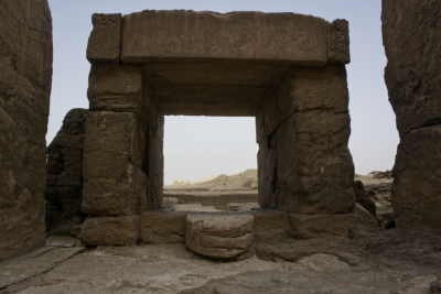 Vers la pyramide rhomboédrique