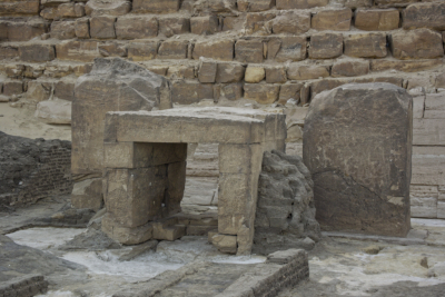 Vers la pyramide rhomboédrique