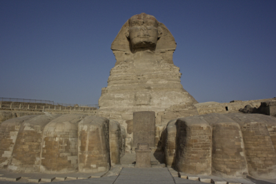 Entre les pattes du Sphinx